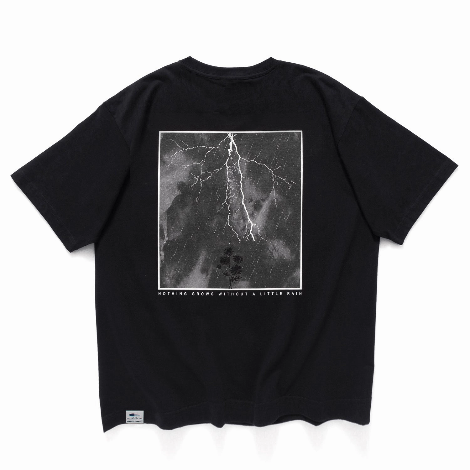 (ZT1507) Graphic Embroidery Pocket Tee Flexible Shoulder Seams Side Vent Design