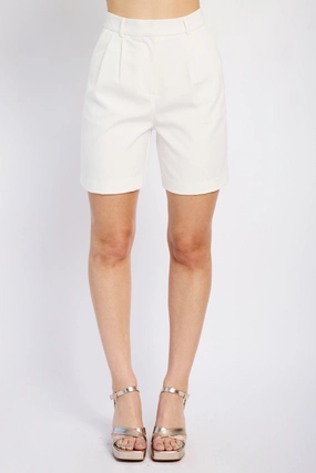 Tailored Pleat Front Short in Milk Outdoor Comfort