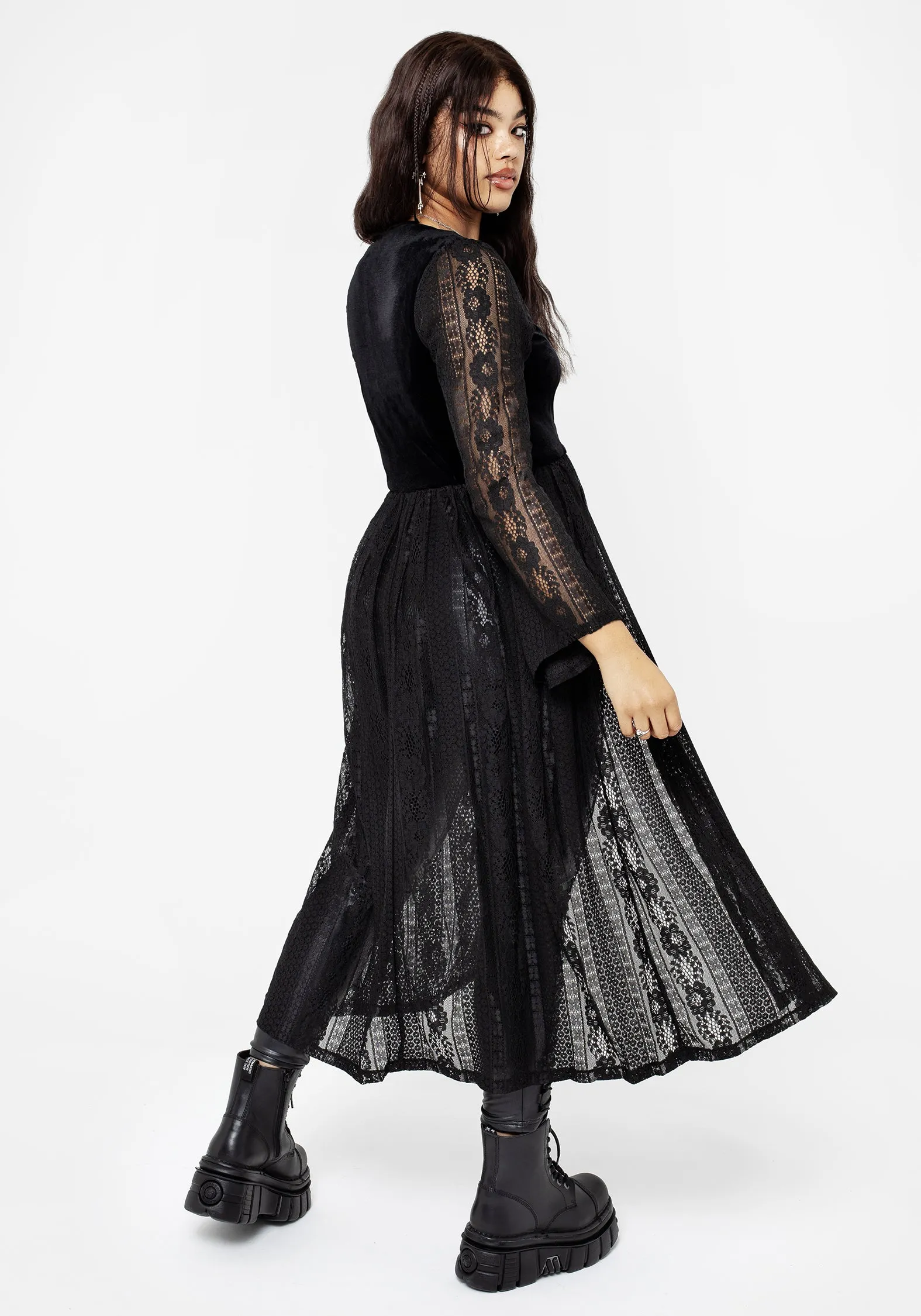 Dreamy Look Everlasting Flared Sleeve Lace Overdress