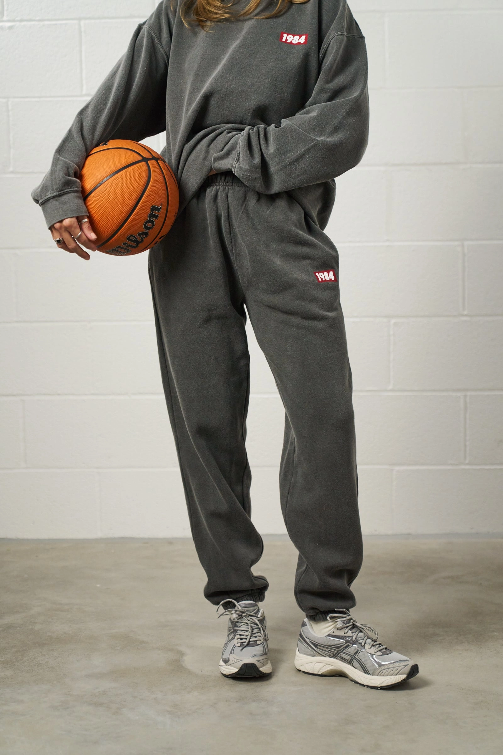 Comfy Movement Cozy Touch Vice 84 'Always Moving' Vintage Washed Joggers - Black