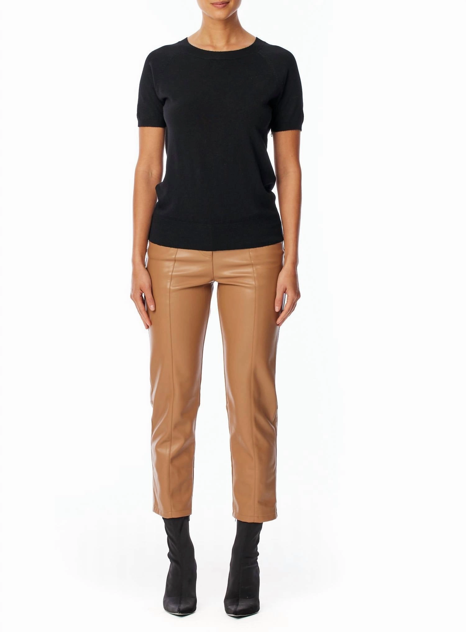 Alex Short Sleeve Sweater In Black Quick Dry Weave