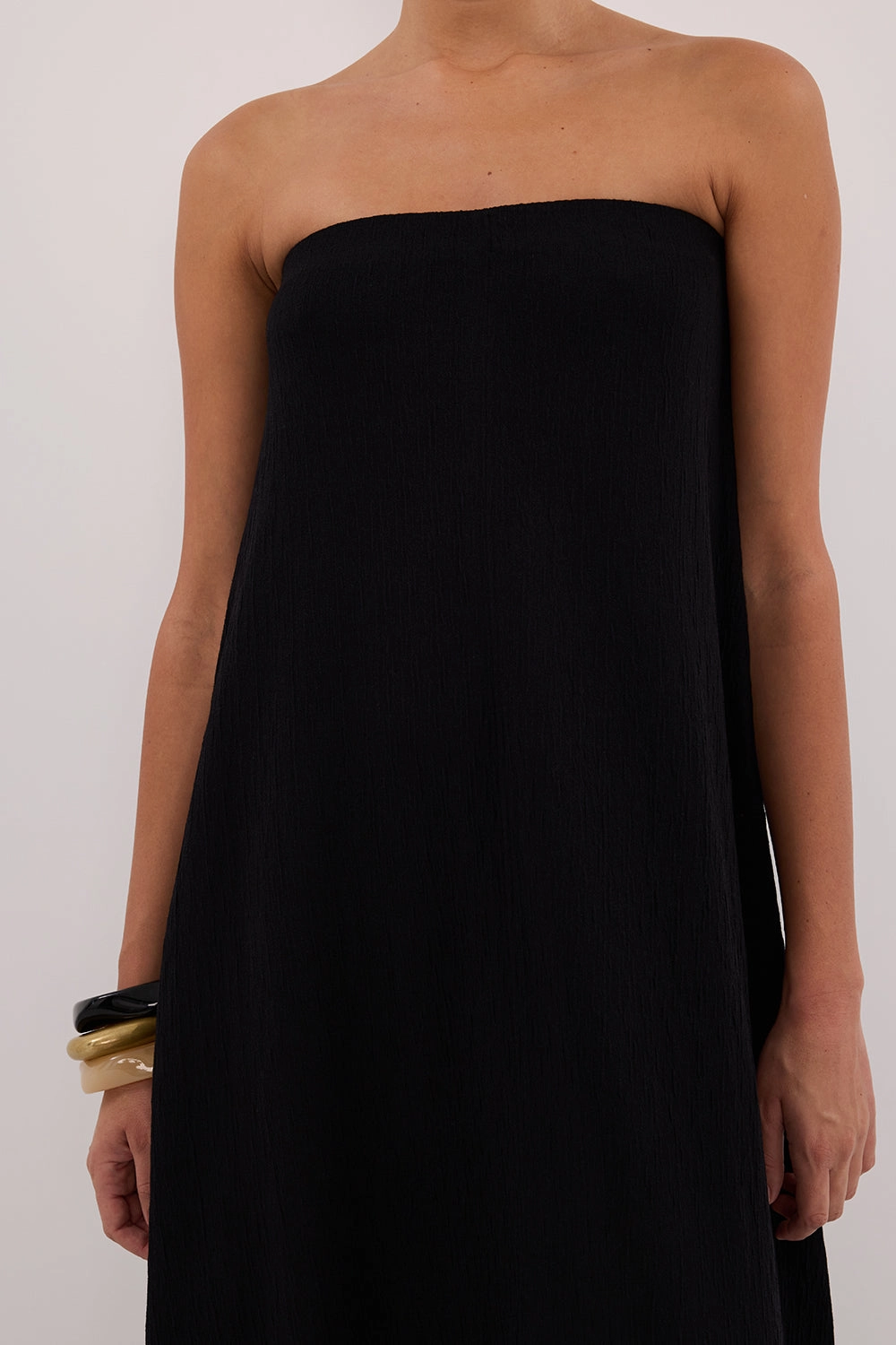 ALIAS BLACK TEXTURED KNIT STRAPLESS MIDI DRESS Day Outfit Trendy Layering