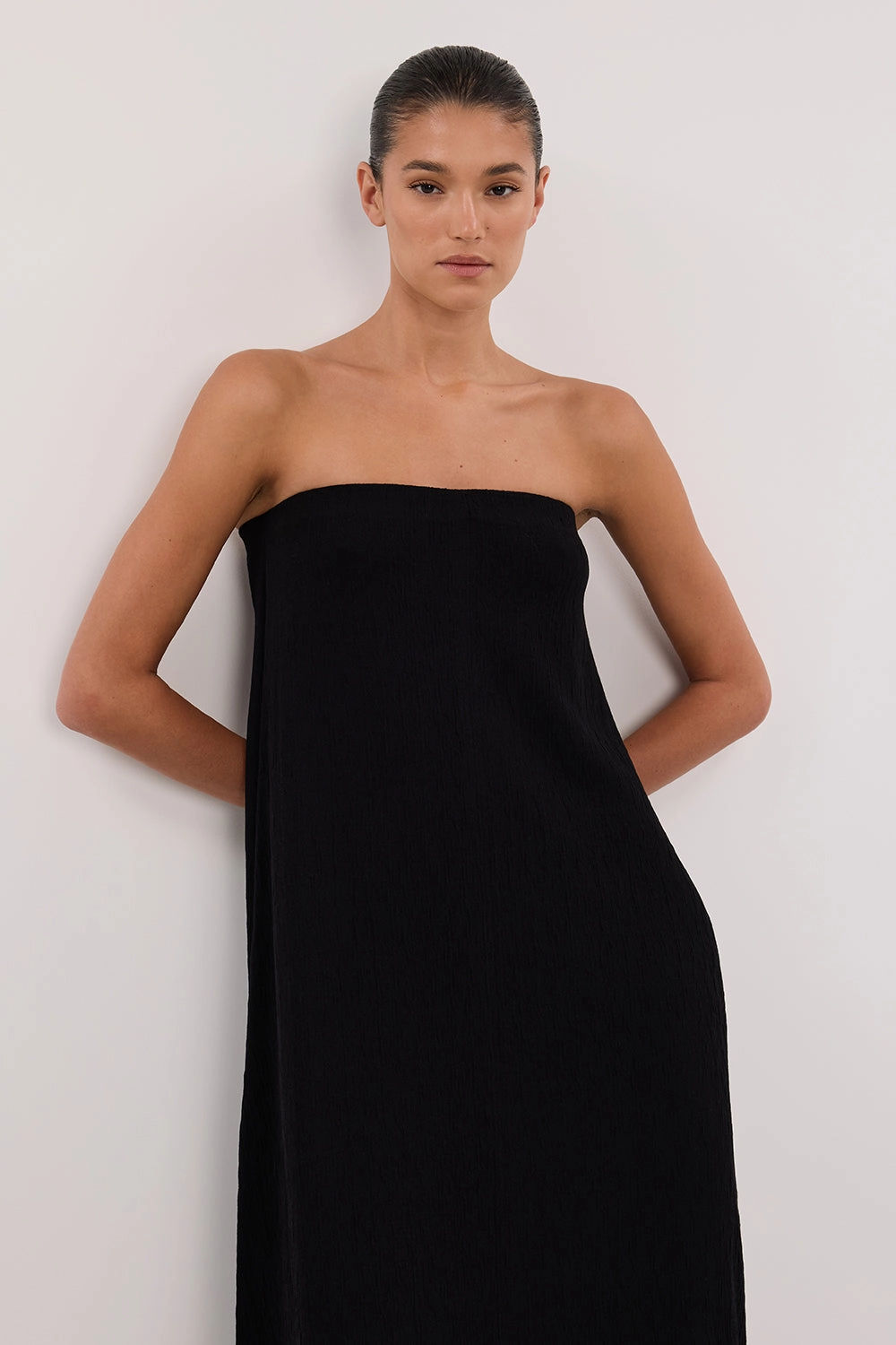 Chic Style Layered Fabric ALIAS BLACK TEXTURED KNIT STRAPLESS MIDI DRESS