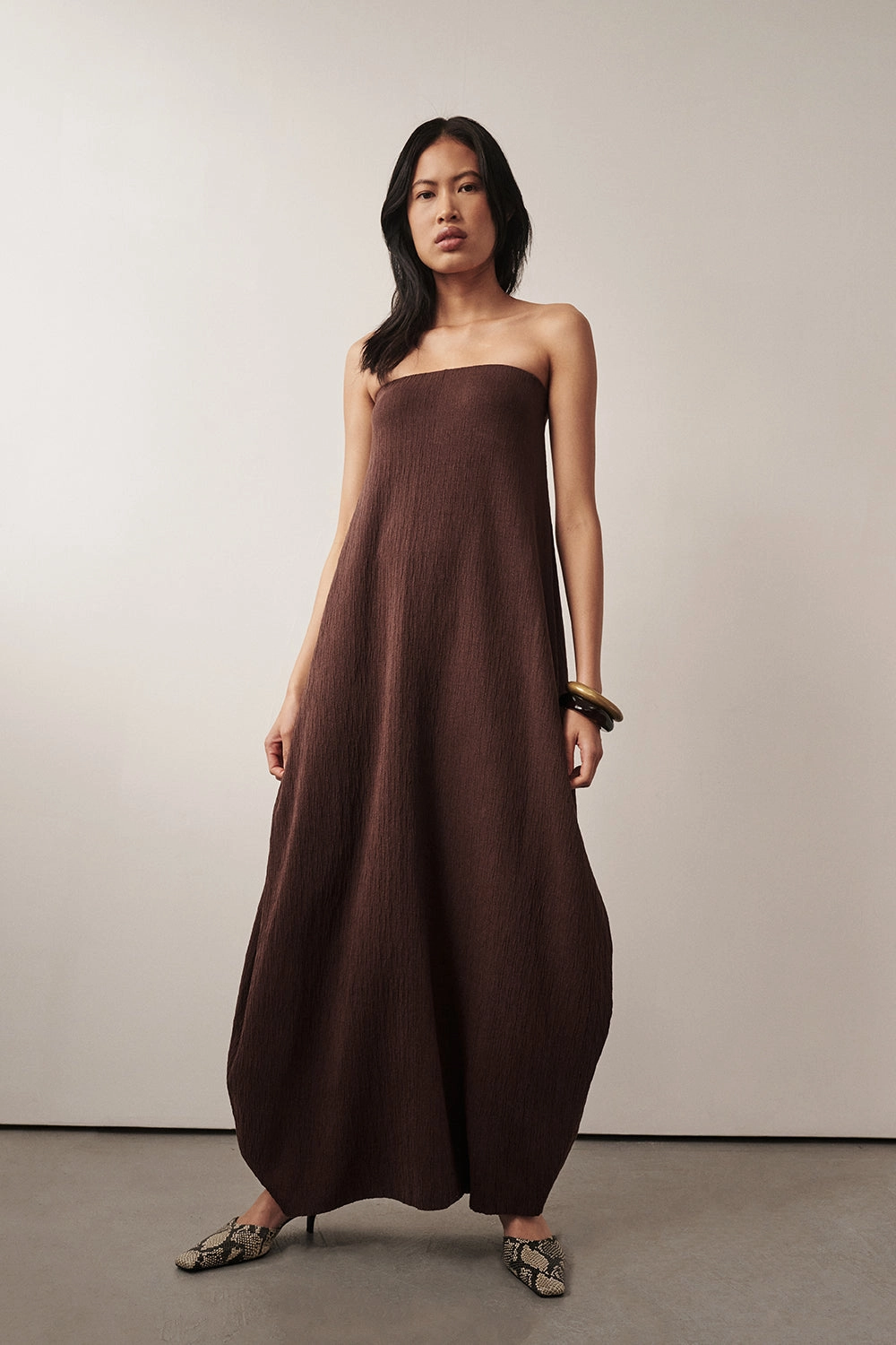 ALIAS CHOC TEXTURED KNIT STRAPLESS MIDI DRESS Must-have Young Edge