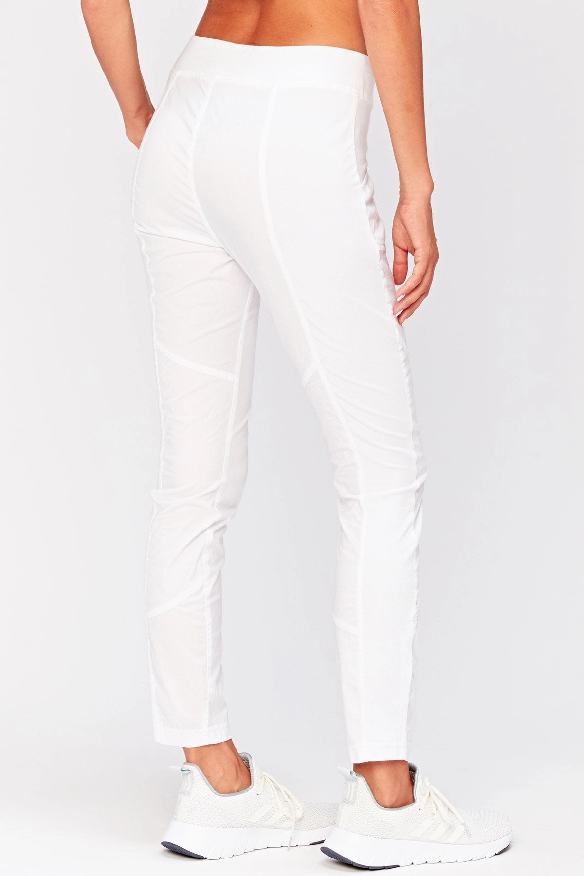 Dalia Pant HeatRegulating Simple and Cozy