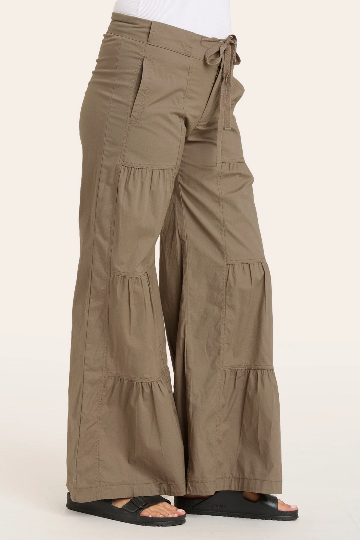 Durable Fabric Terraced Wide Leg Pant