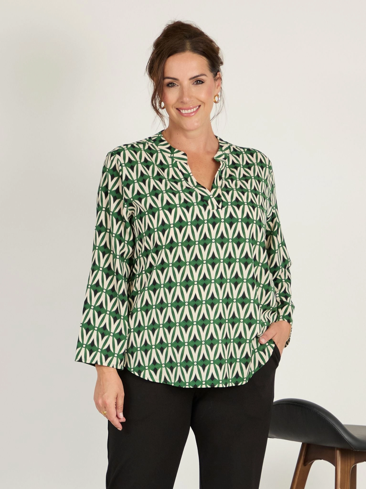 Temperature Regulating Fibers Amelia Crepe Top - Green/Black