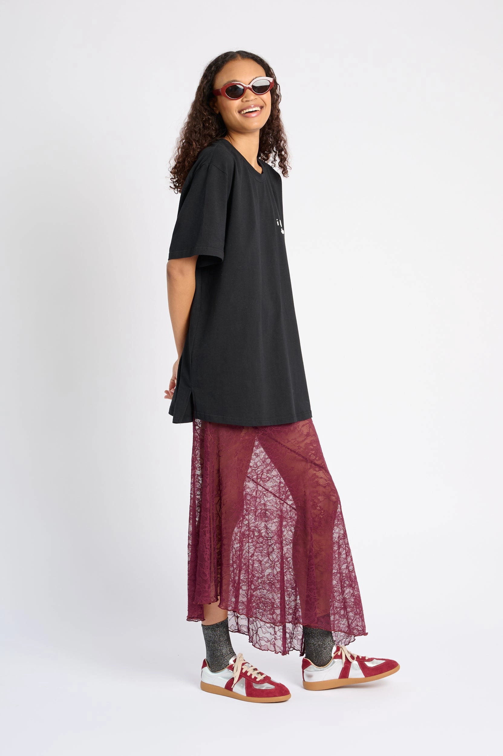 Non Irritating Edges Asymmetrical Hem Lace Skirt in Burgundy
