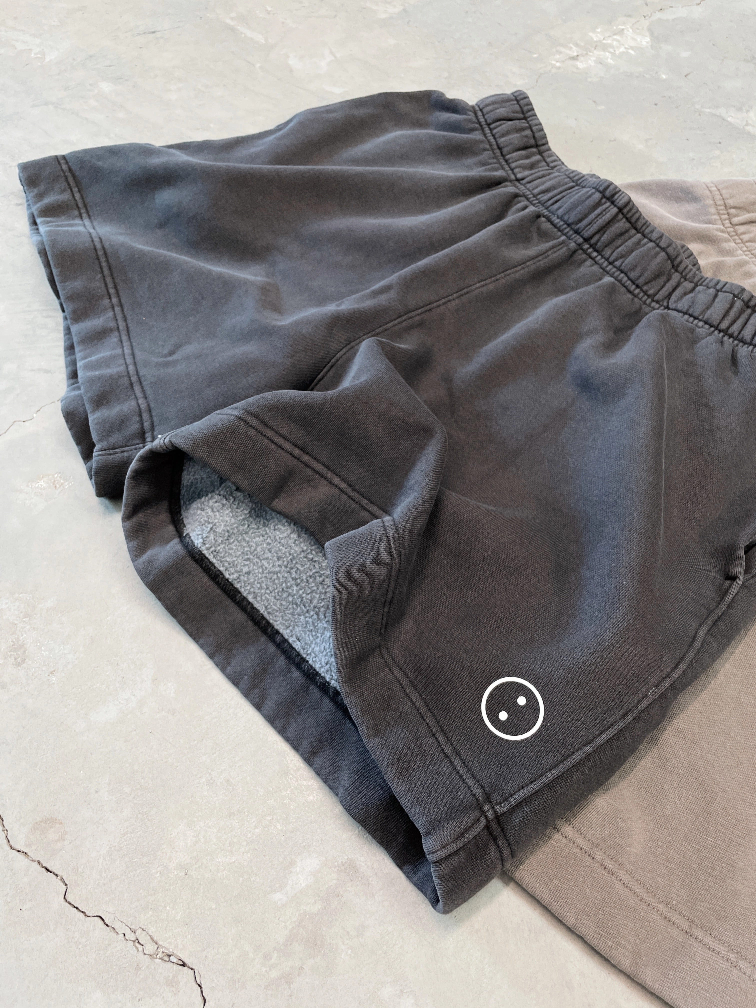 Yoga wear Essentials Premium Faded Jogger Shorts - Vintage Black