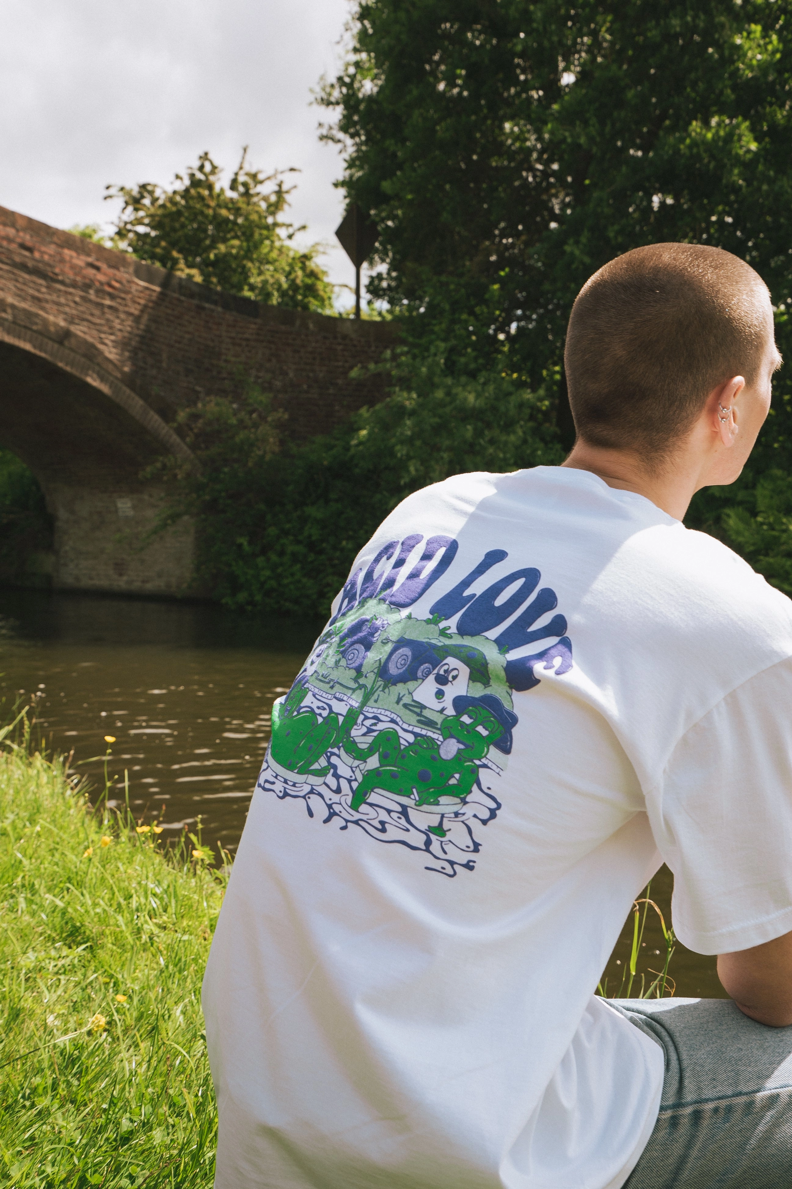 Soft and Lightweight Lightweight Weave ACID LOVE 0.06 'Journey' Tee - White