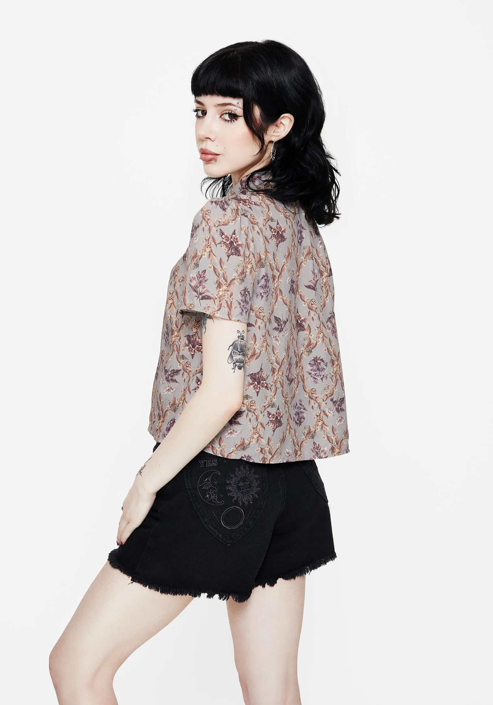 Trendy Fashion Blossom Floral Tile Printed Cropped Button Up Shirt