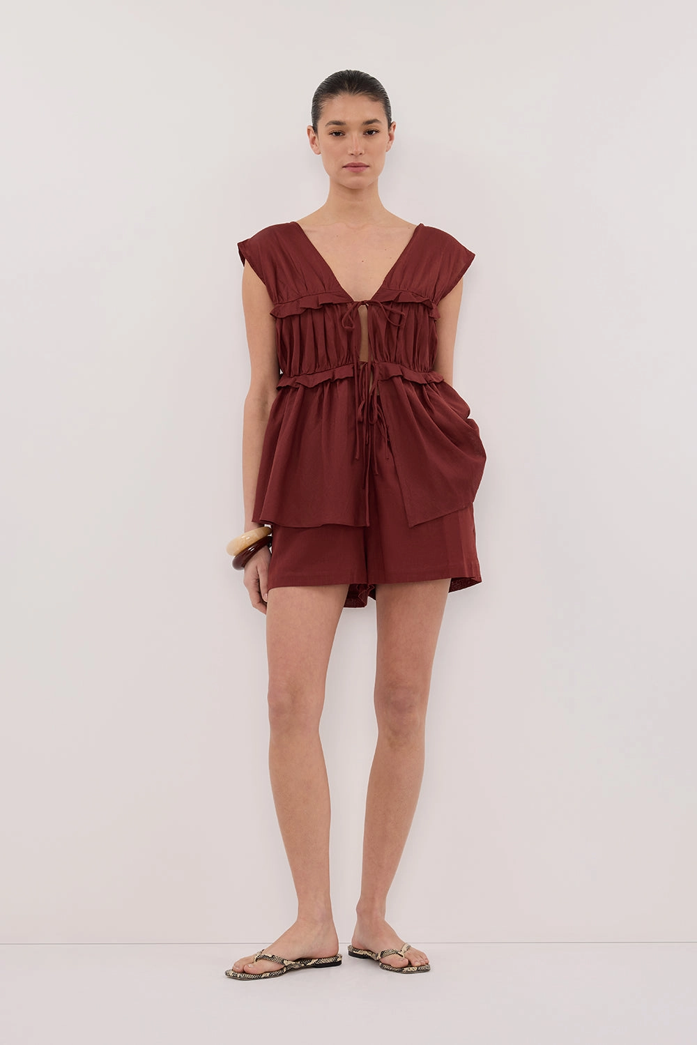 QUINN SAHARA LINEN SHORT volleyball outfit