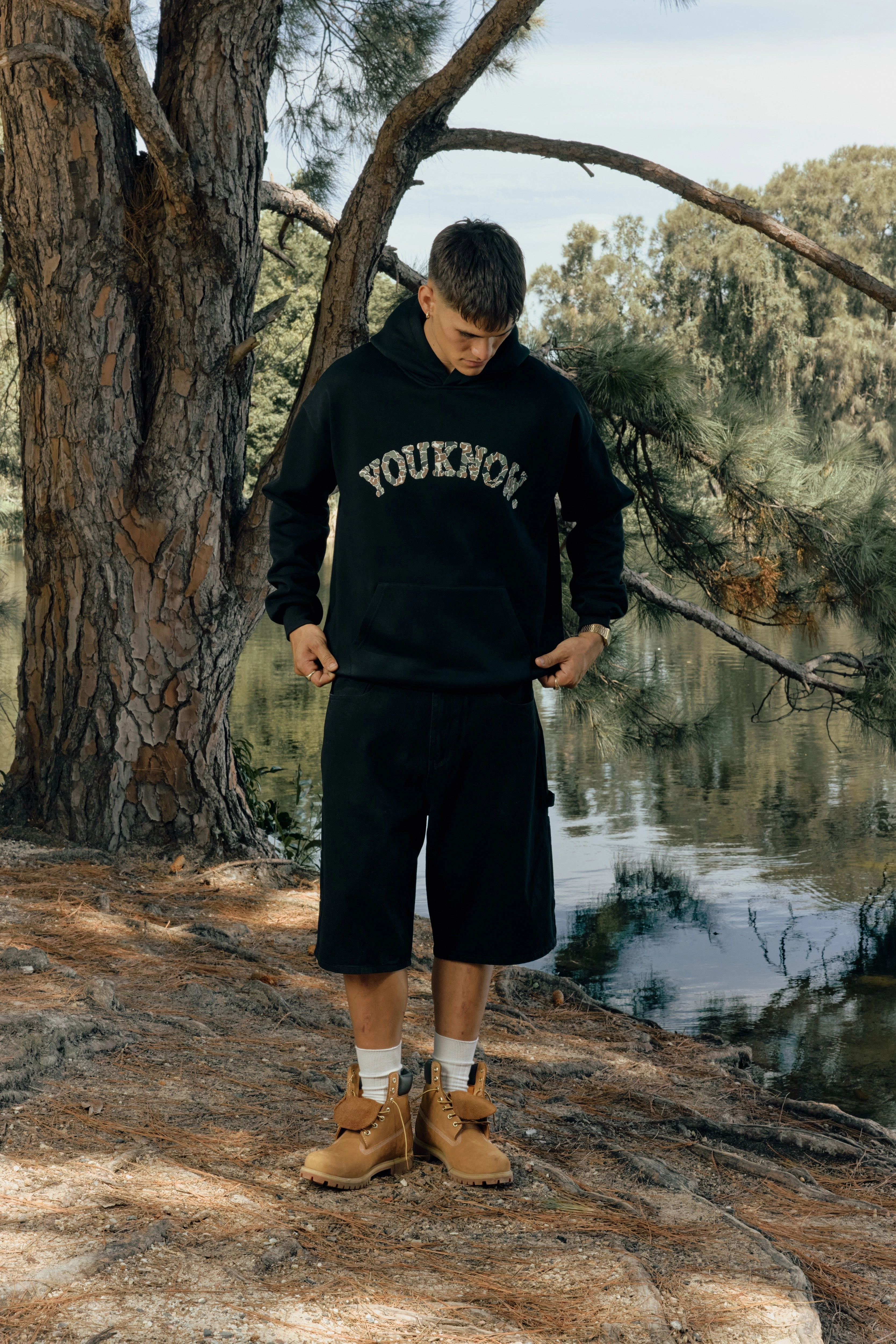 CAMO HOODIE | Black Winter Day