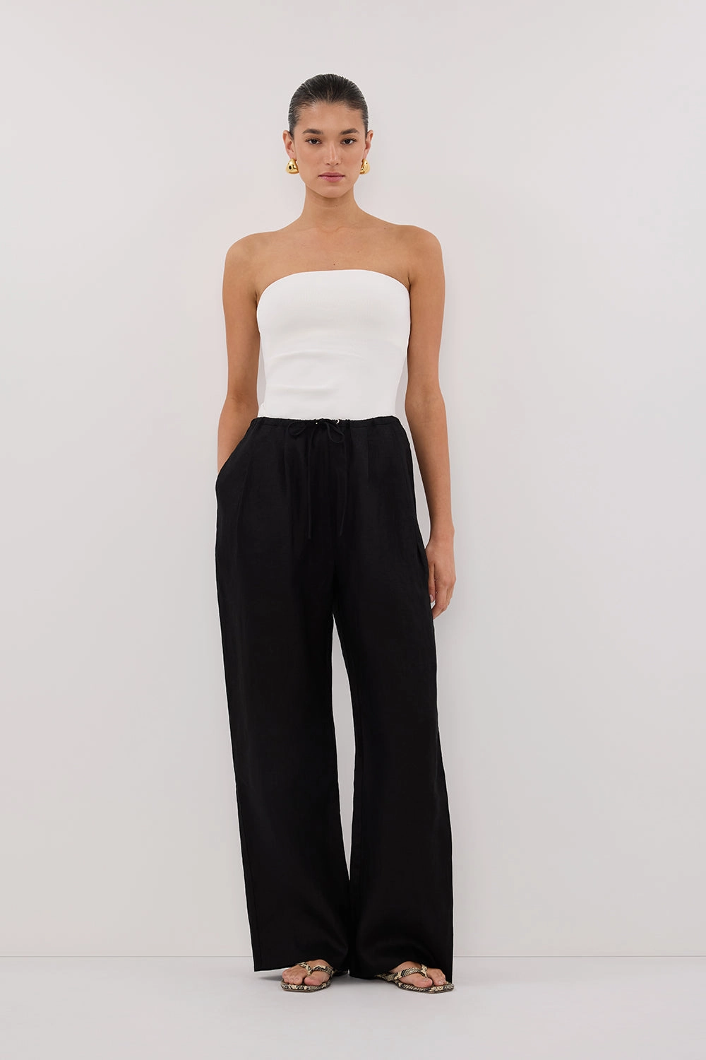 CARLA BLACK DRAWSTRING LINEN PANT Smooth zipper closure