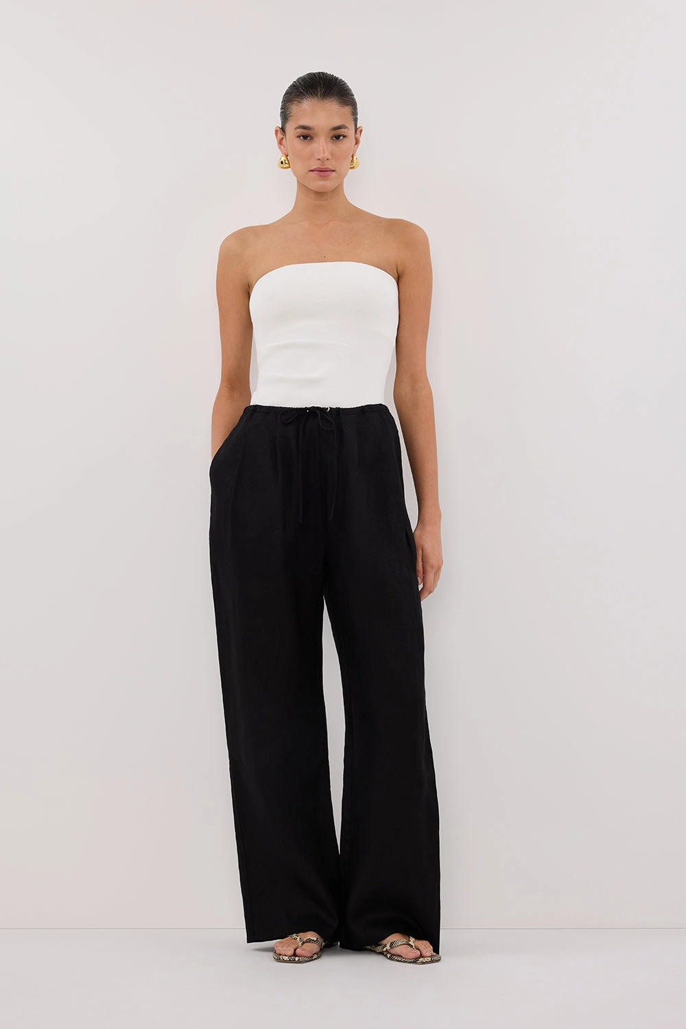 Side slits CARLA BLACK DRAWSTRING LINEN PANT
