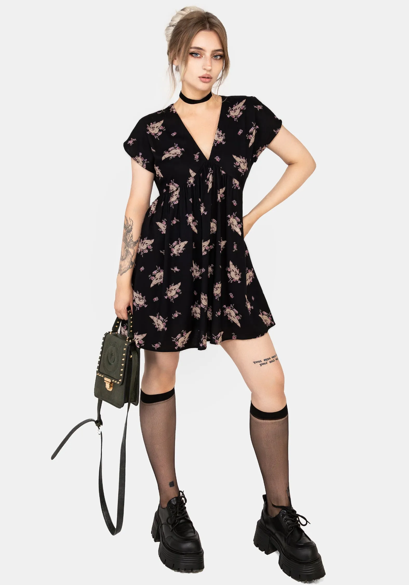 Modest Look Contrasting Detail Carrion V-Neck Mini Smock Dress