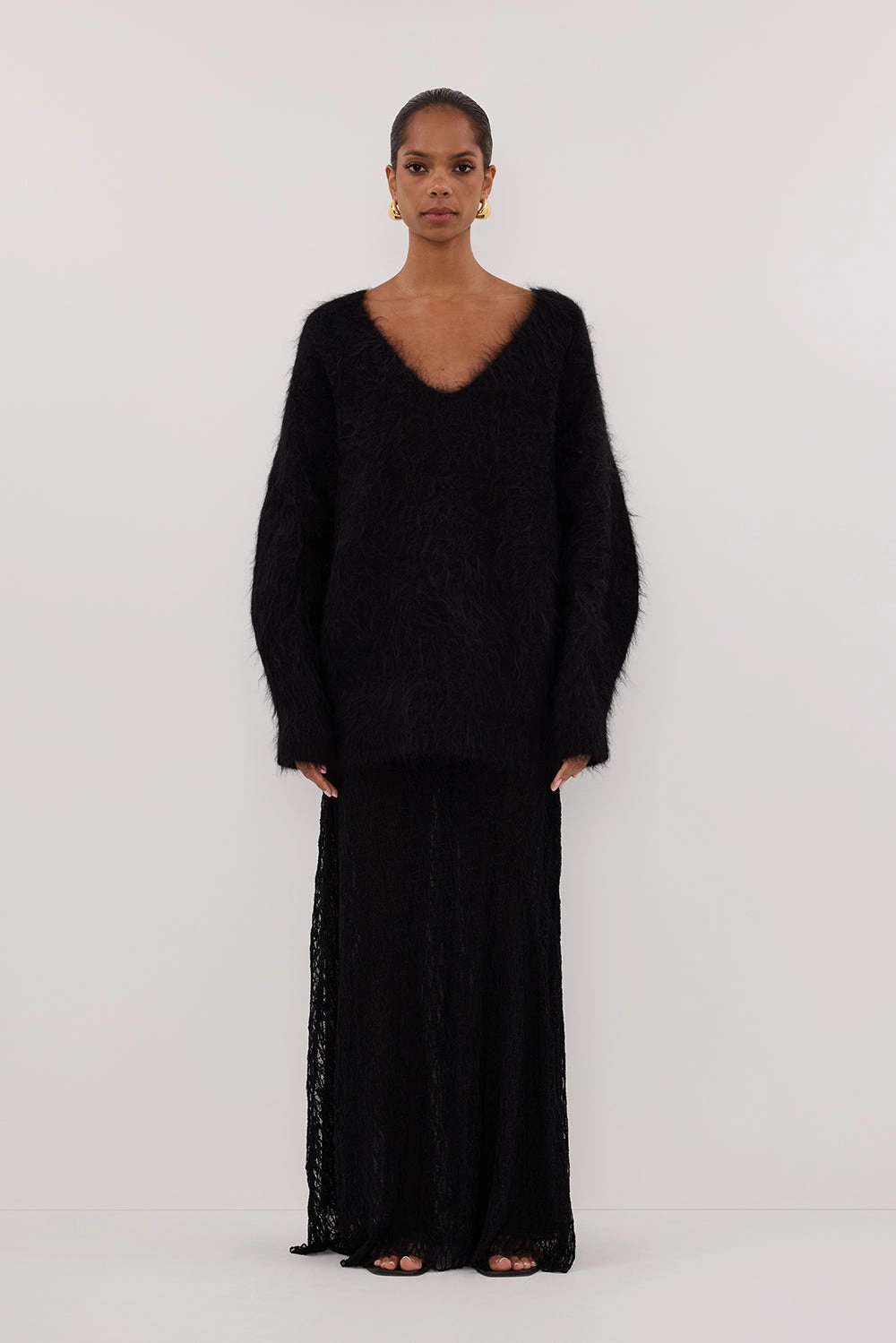 Flexible Design SALMA BLACK V NECK JUMPER