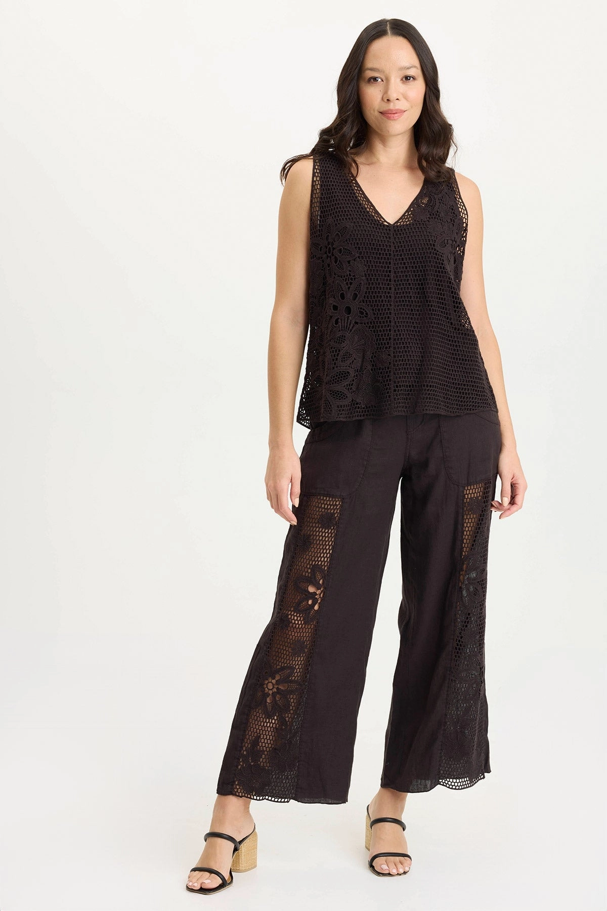 Simple Silhouette Rokel Linen/Crochet Ruched Wide Leg Pant