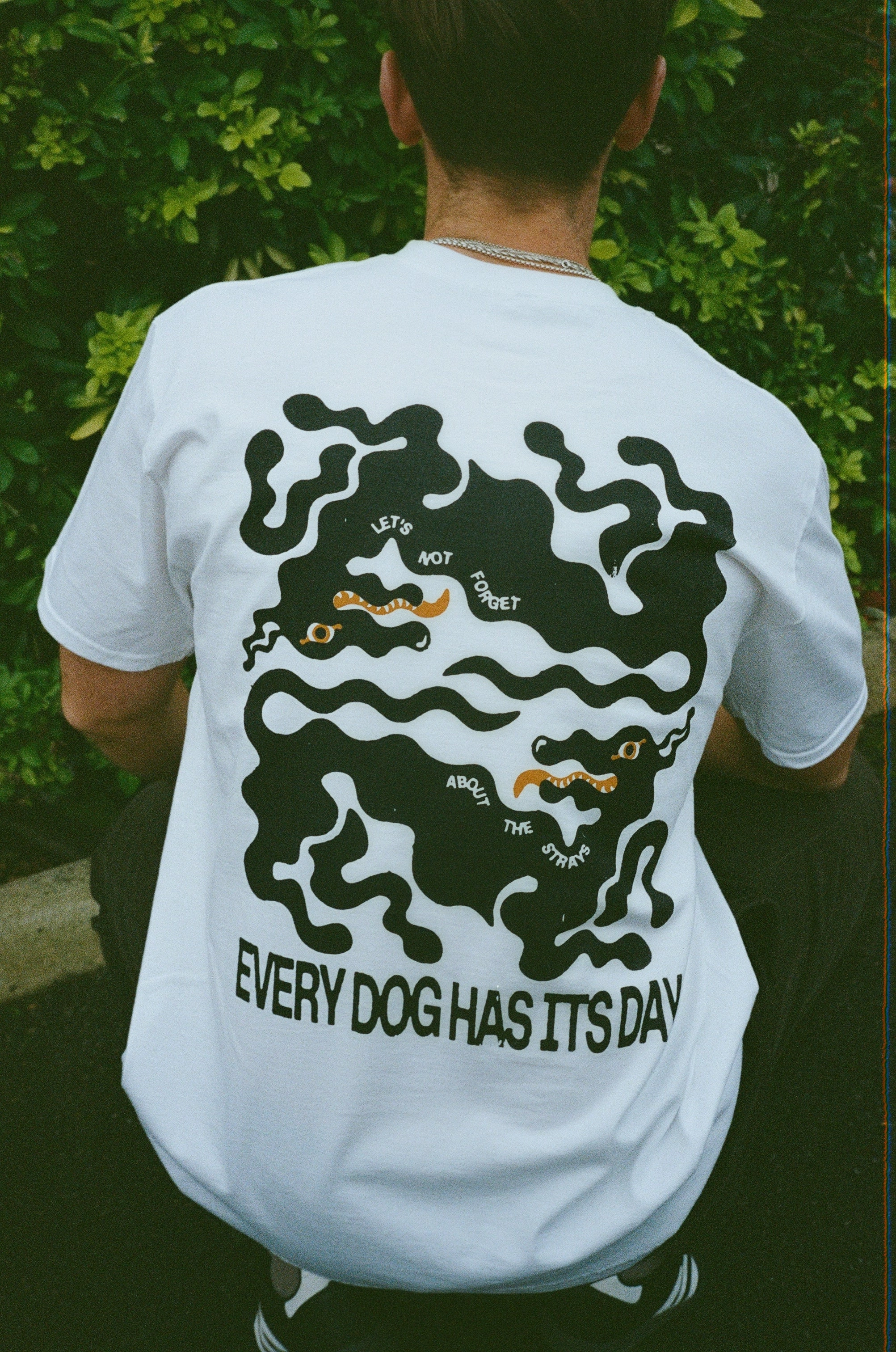 Simple Comfort Wear Stretchable Armholes KBAR X UN:IK 'Every Dog Has Its Day' Tee - White