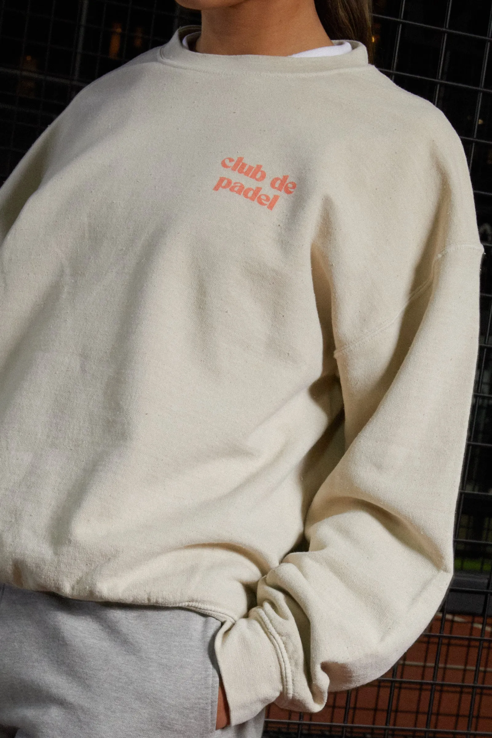 Drop Shoulder Design Stylish Design Club de Padel 'El Martillo 2.0' Vintage Washed Sweater - Cream