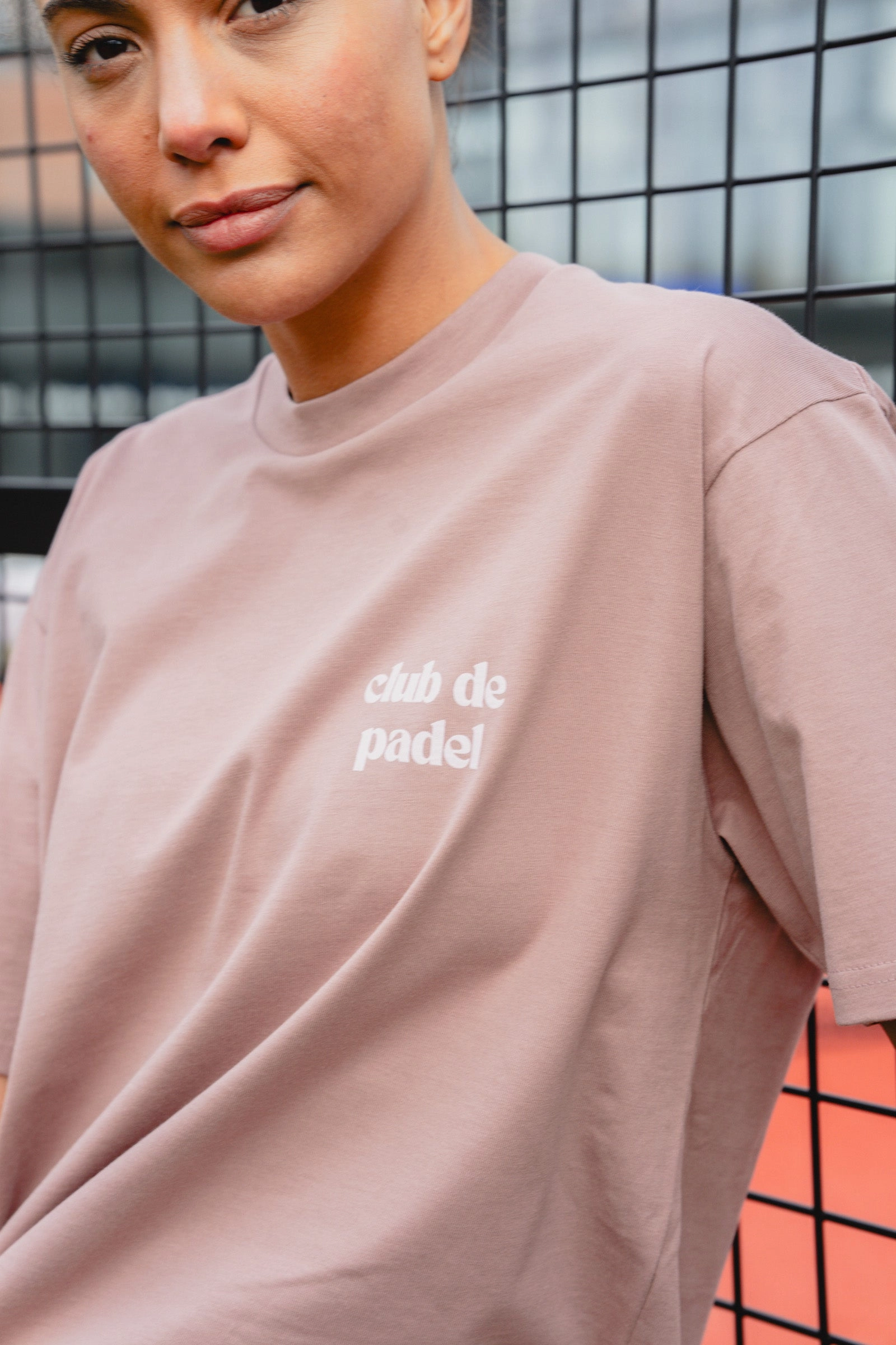 Tight fit sexiness Cool Weather Wear Club de Padel Logo Tee - Dusty Pink