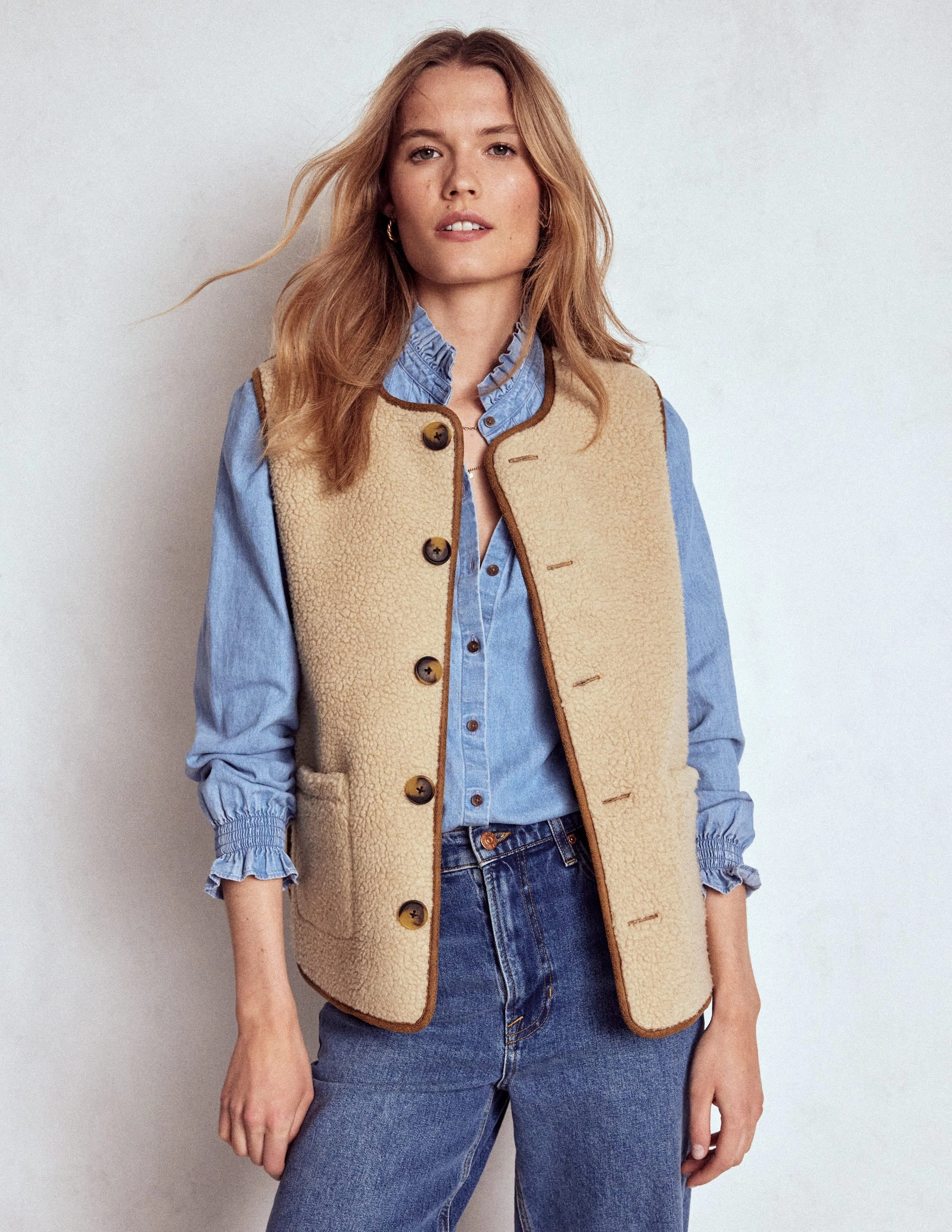 Clerkenwell Reversible Gilet-Hazelnut Brown, Natural Airy Layer Fit