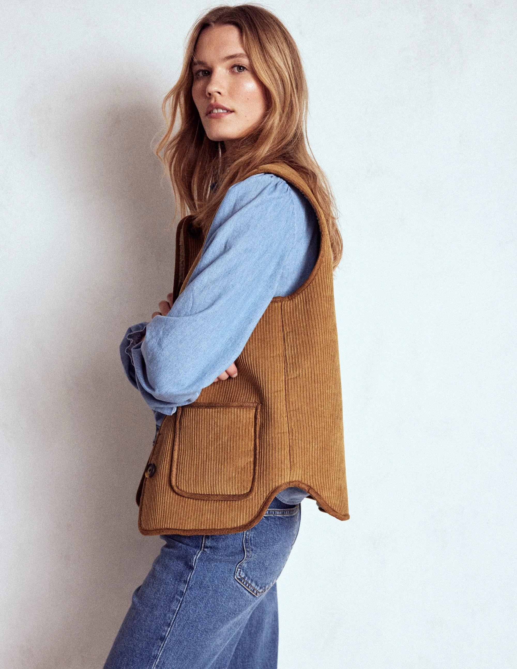 Travel Wardrobe MultiPocketStyle Clerkenwell Reversible Gilet-Hazelnut Brown, Natural