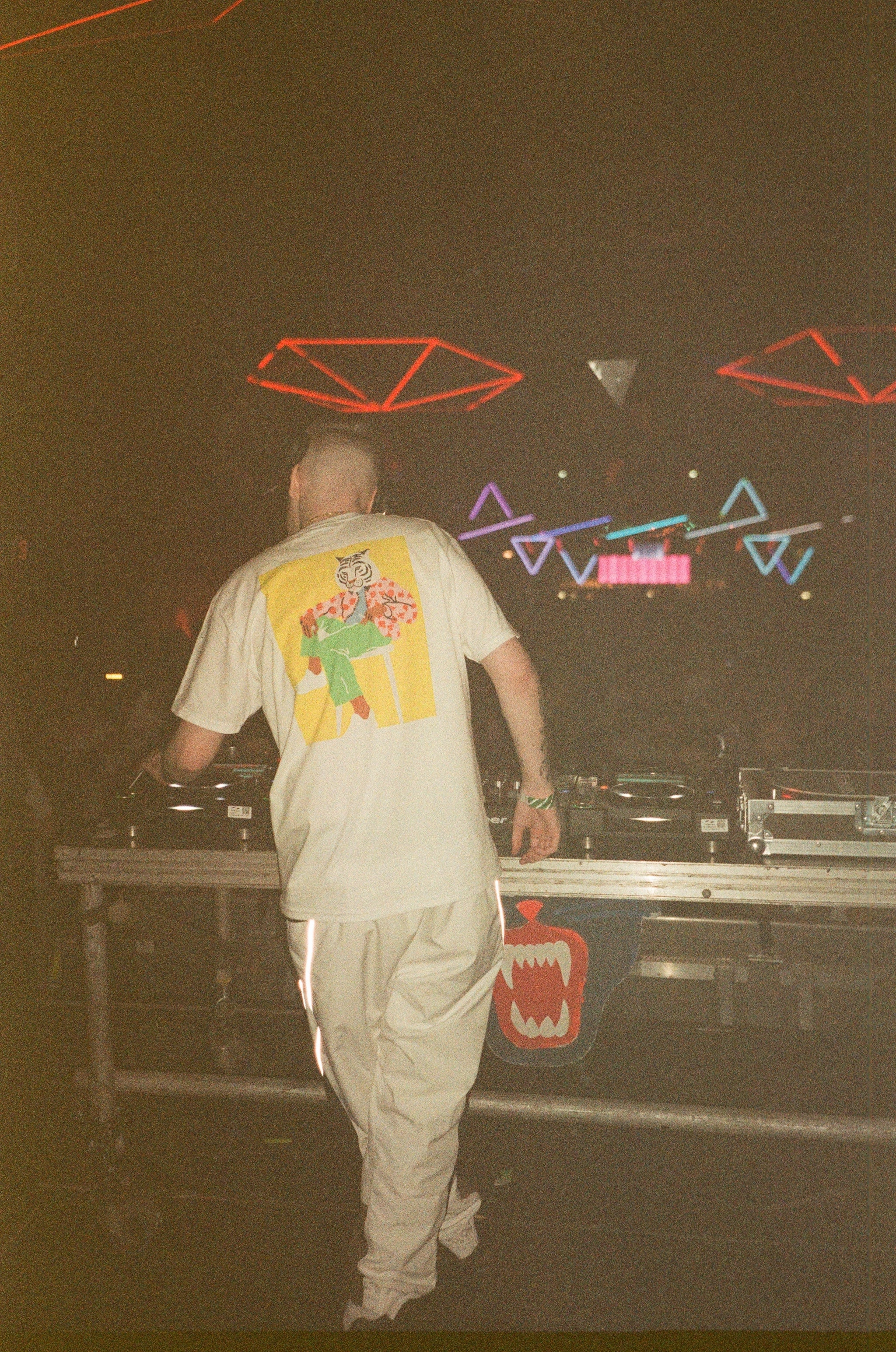 Mel?? x Club Bad 'Summer Tiger' Tee - White Anti-static Essential Style Wear