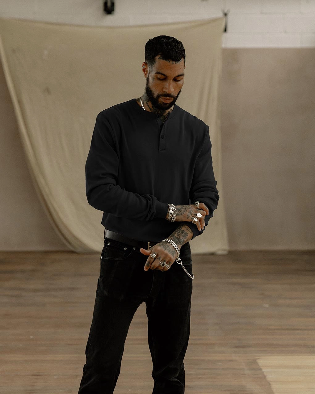 Flexible Ribbed Cuffs Street Casual Look Crafted Heavyweight Henley - Black