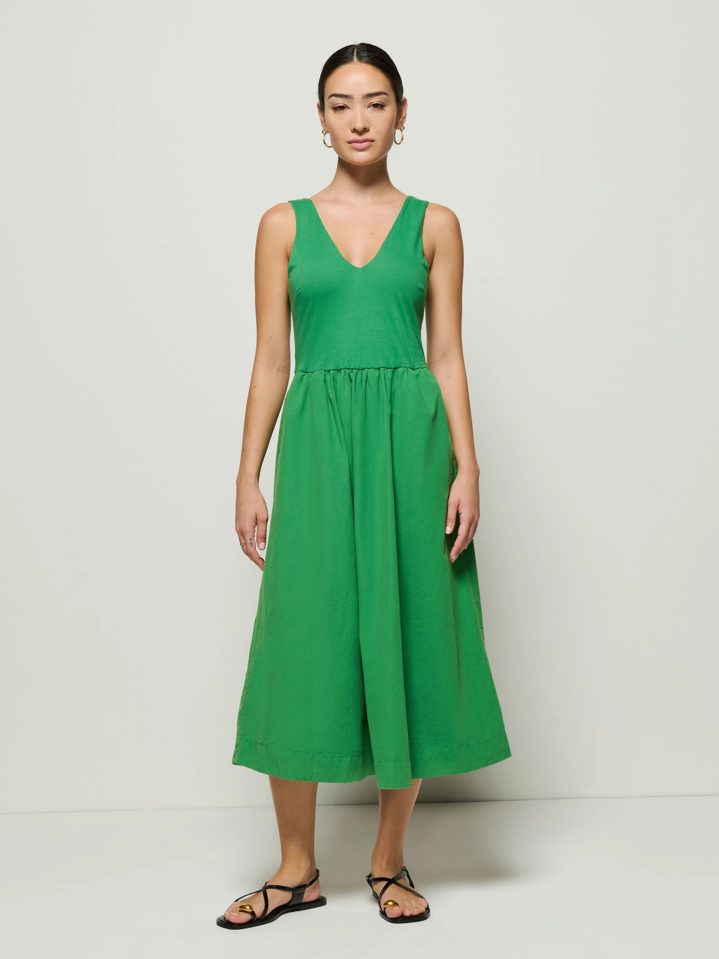 Daria V-Neck Midi Edgy Look