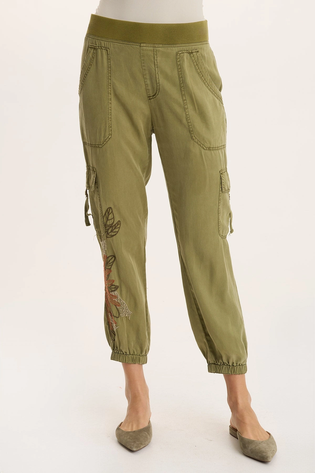 Darri Embroidered Pull-on Soft Twill Jogger Workout Shorts Capri Training Pants