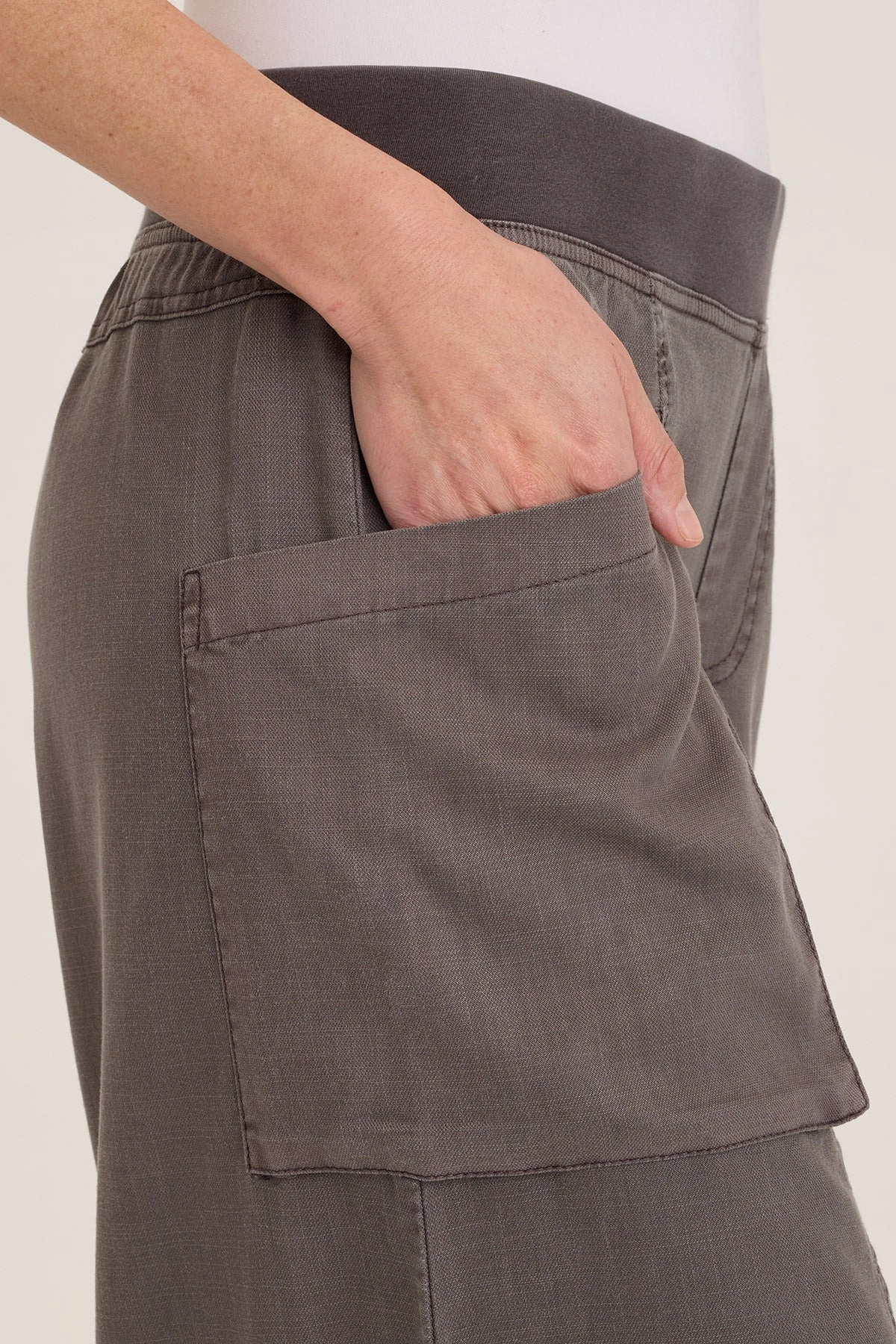 Curved Waistline DurableReinforcedMaterial Desoto Ultra-Flare Wide Leg Pocket Trouser