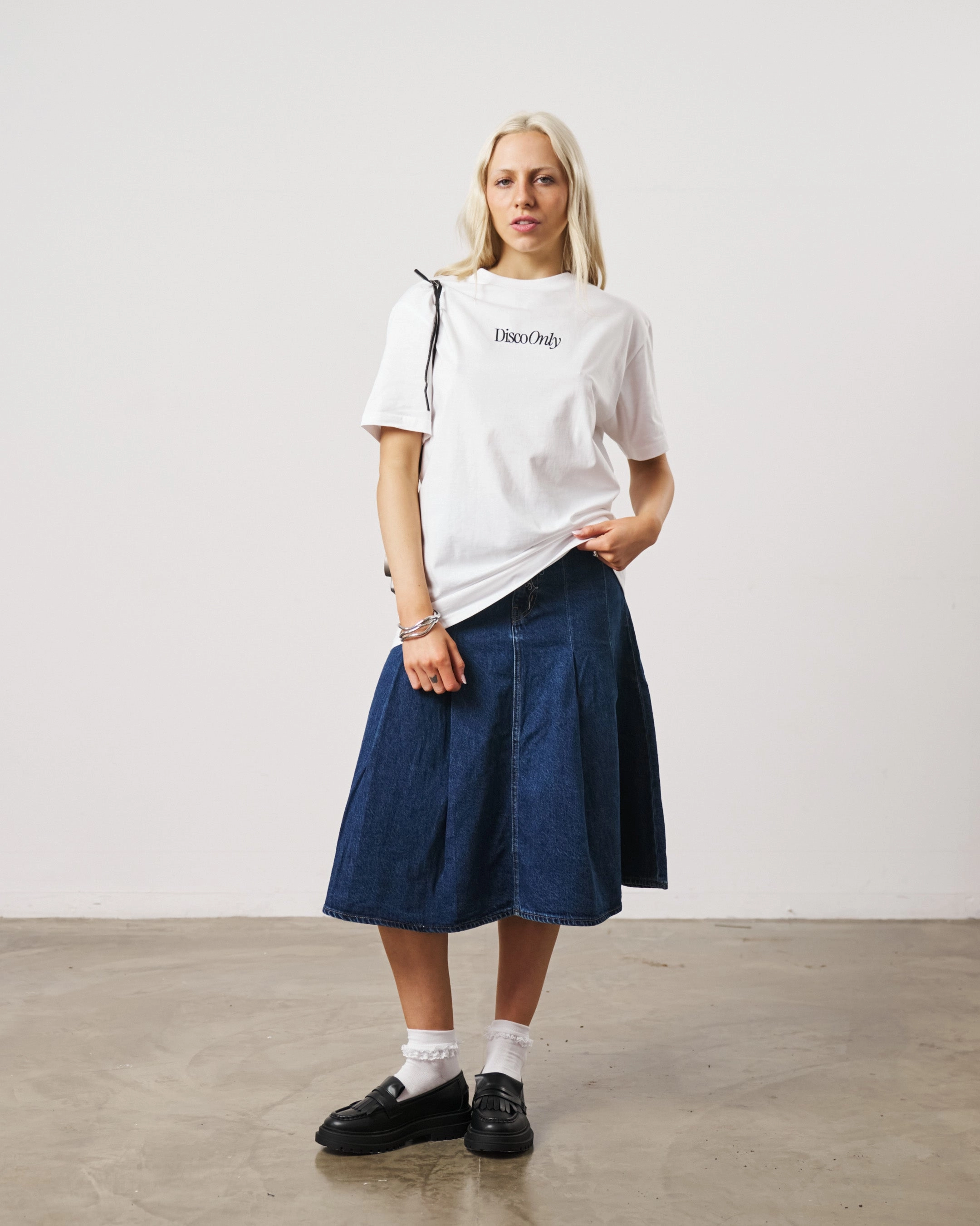DISCO ONLY 'Catch The Beat' Tee - White Basic Wear Cozy Feel