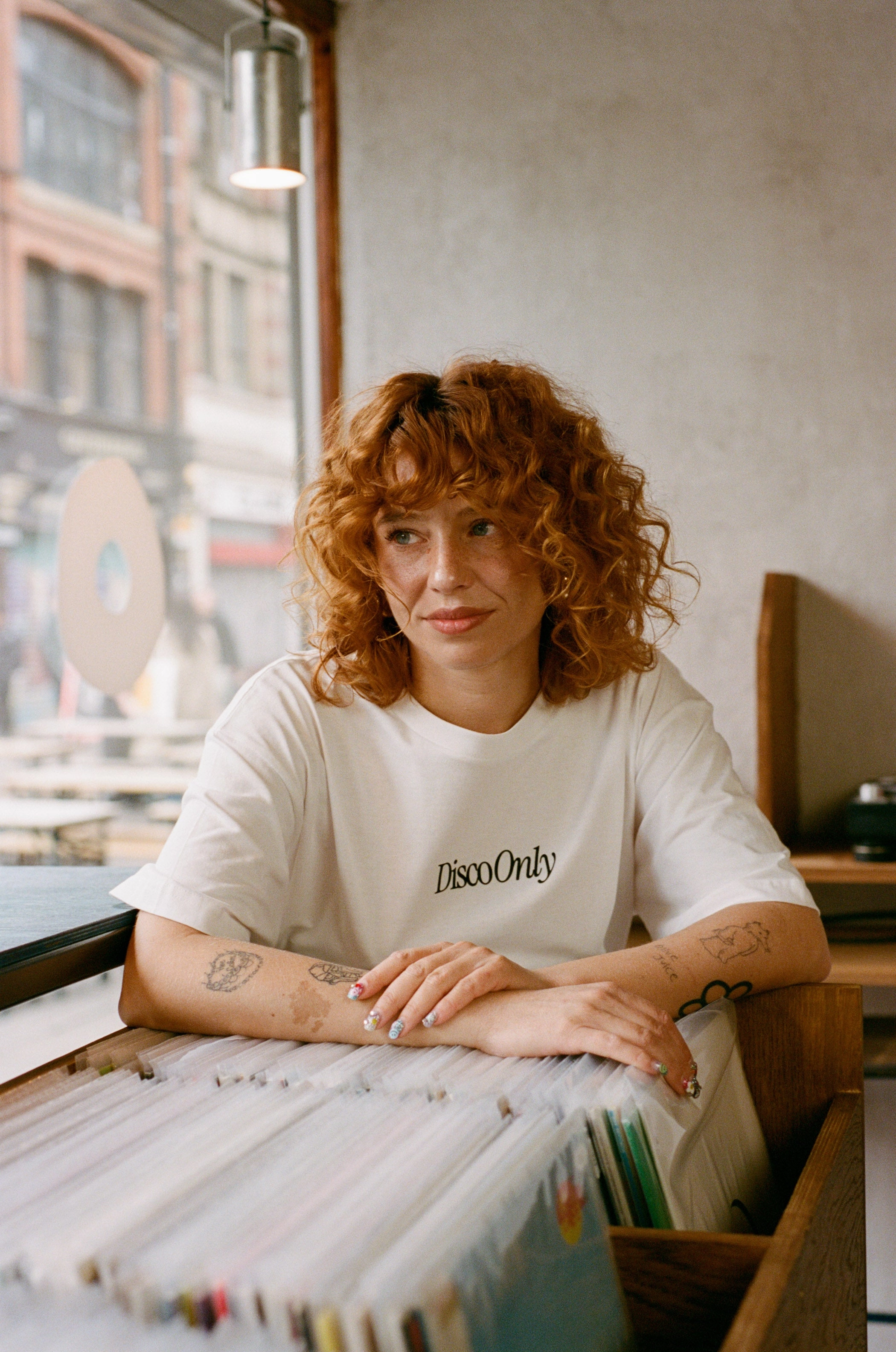 DISCO ONLY 'Catch The Beat' Tee - White Running Speed Slim Silhouette