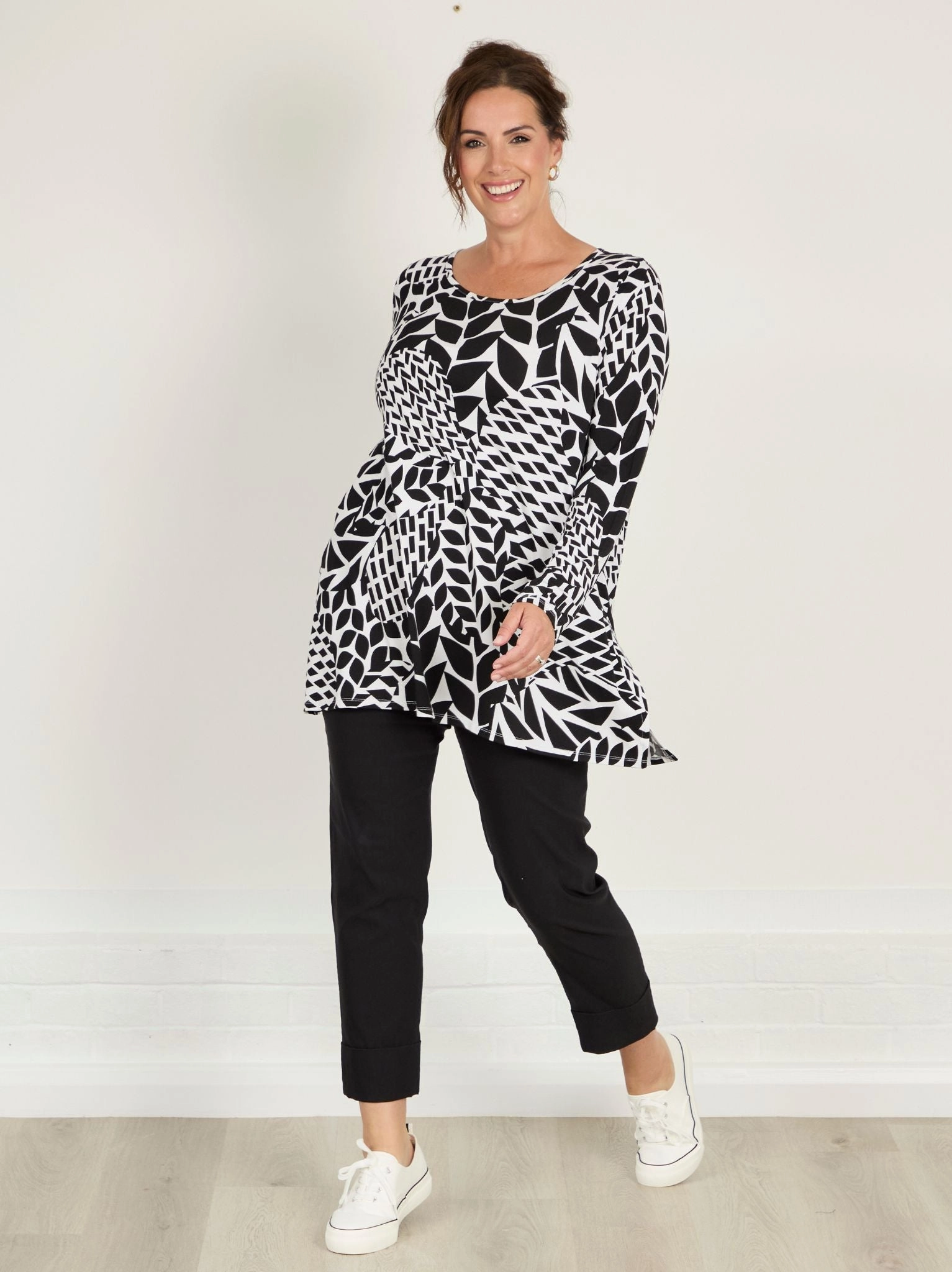 Luna Jersey Top - Black/White Flexible Cuffs Thermal Regulation Fabric