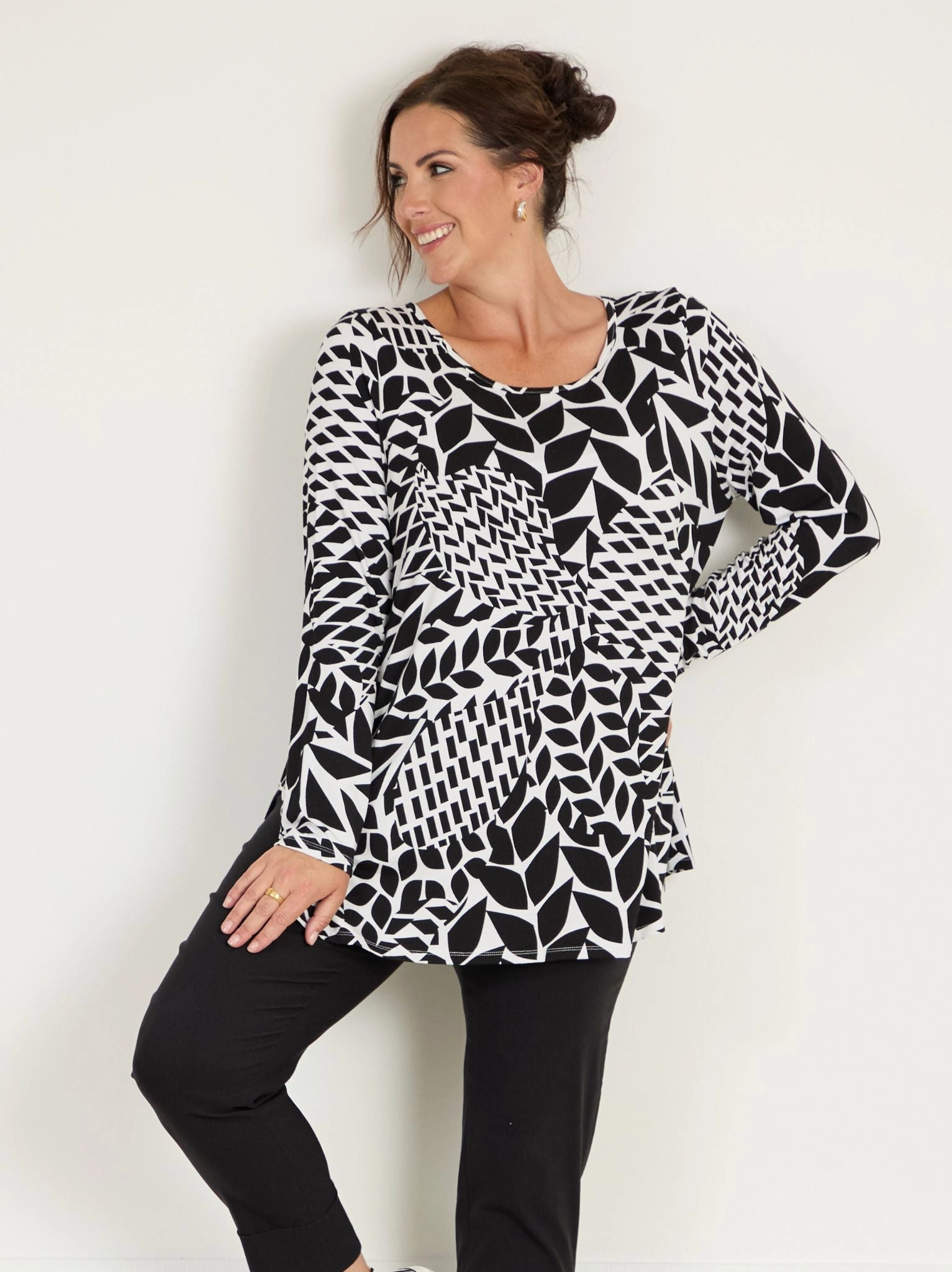 Luna Jersey Top - Black/White Fashionable Look