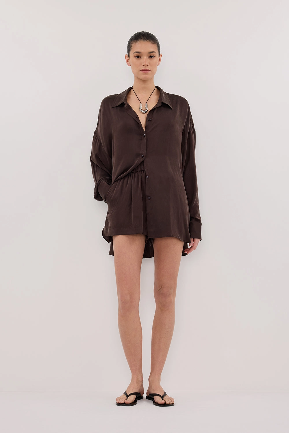 ISLA BITTER CHOC SILK SHORT Breezy Wear Active Motion