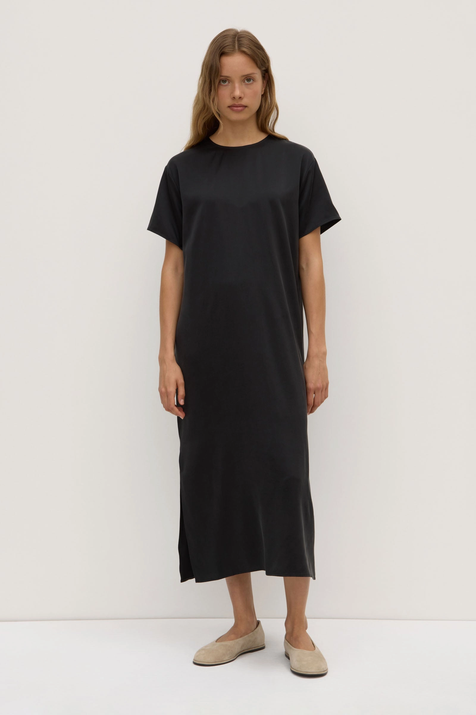 Minimal Cut Cocktail-Party Ena Silk Tee Dress