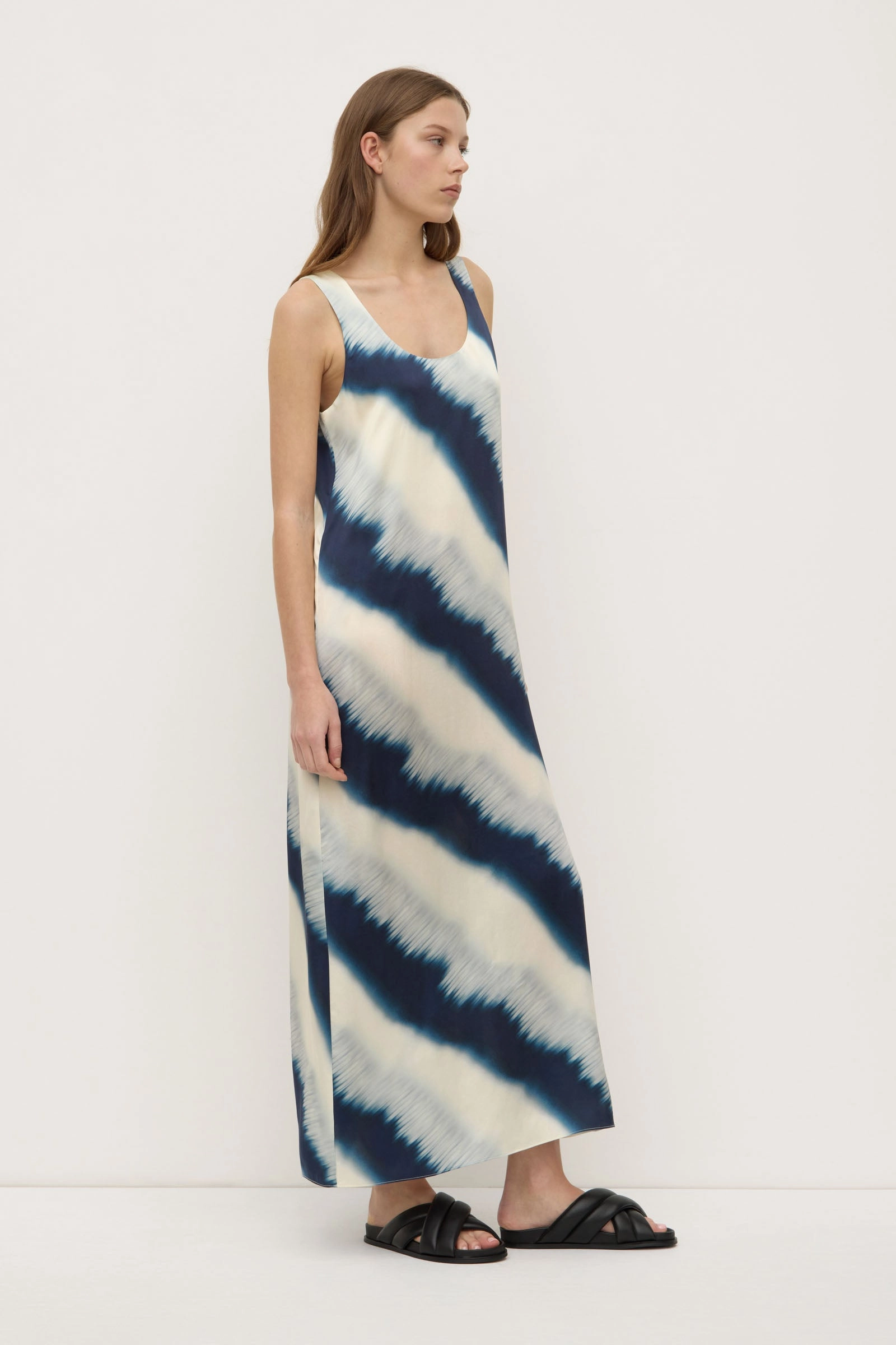 Brunch Tone Fashion-Forward Marabella Silk Midi Dress