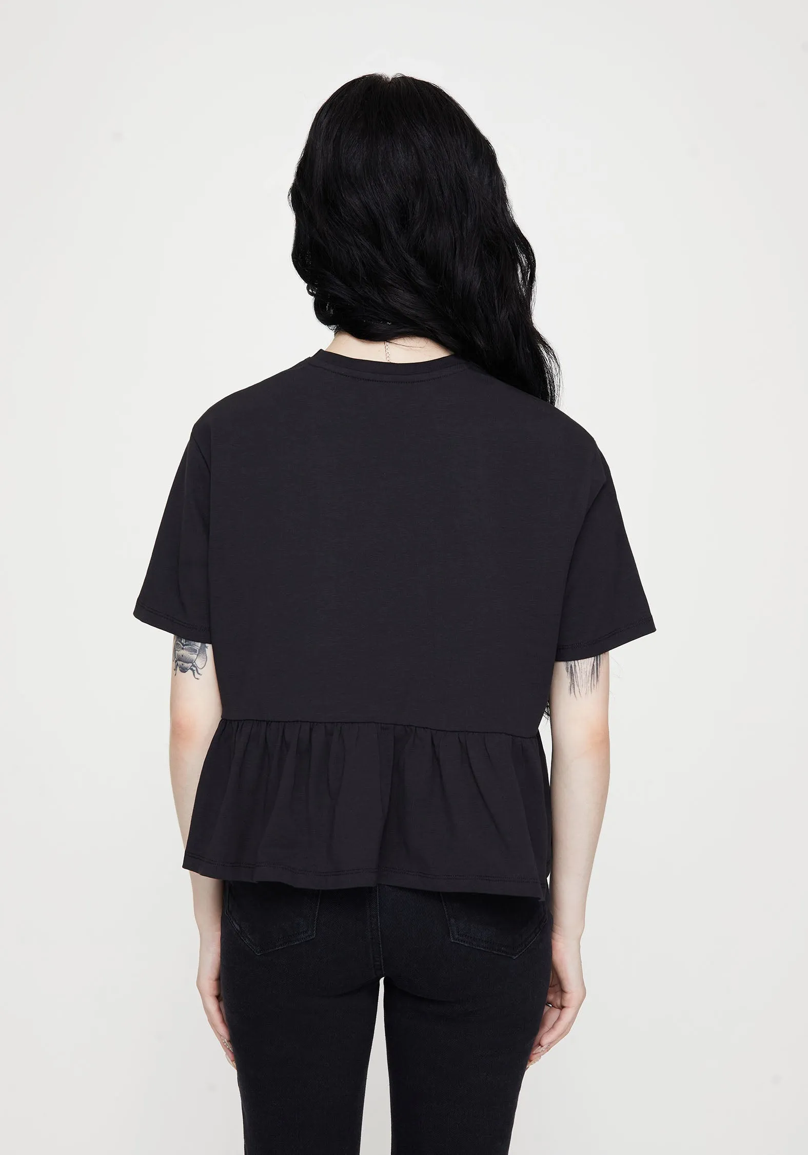 Circular Knit Technique HighDensity Weave Fianna Embroidered Ruffle Hem Crop T-shirt