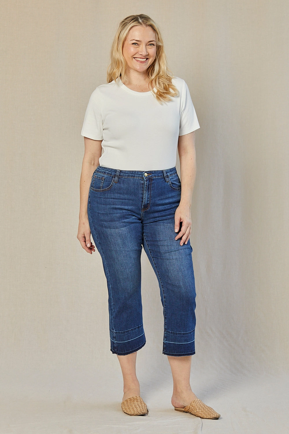 Relaxed Feel Unisex Fashion Adrift Denim Cropped Straight Leg Jeans in Mid Wash