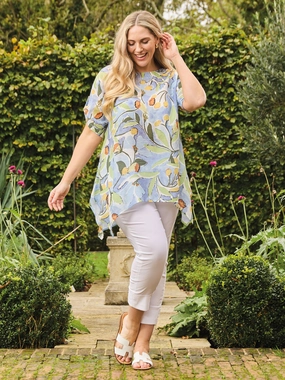 Tindra Crinkle Top - Denim Floral Flexible Design