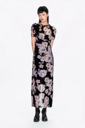 Lace Ease Cabbage Rose Devor?? Maxi Dress
