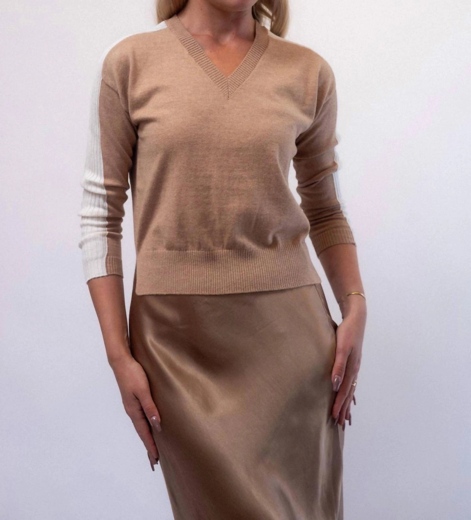 Easy Fit Frances Long Sleeve Sweater In Camel & White Ice