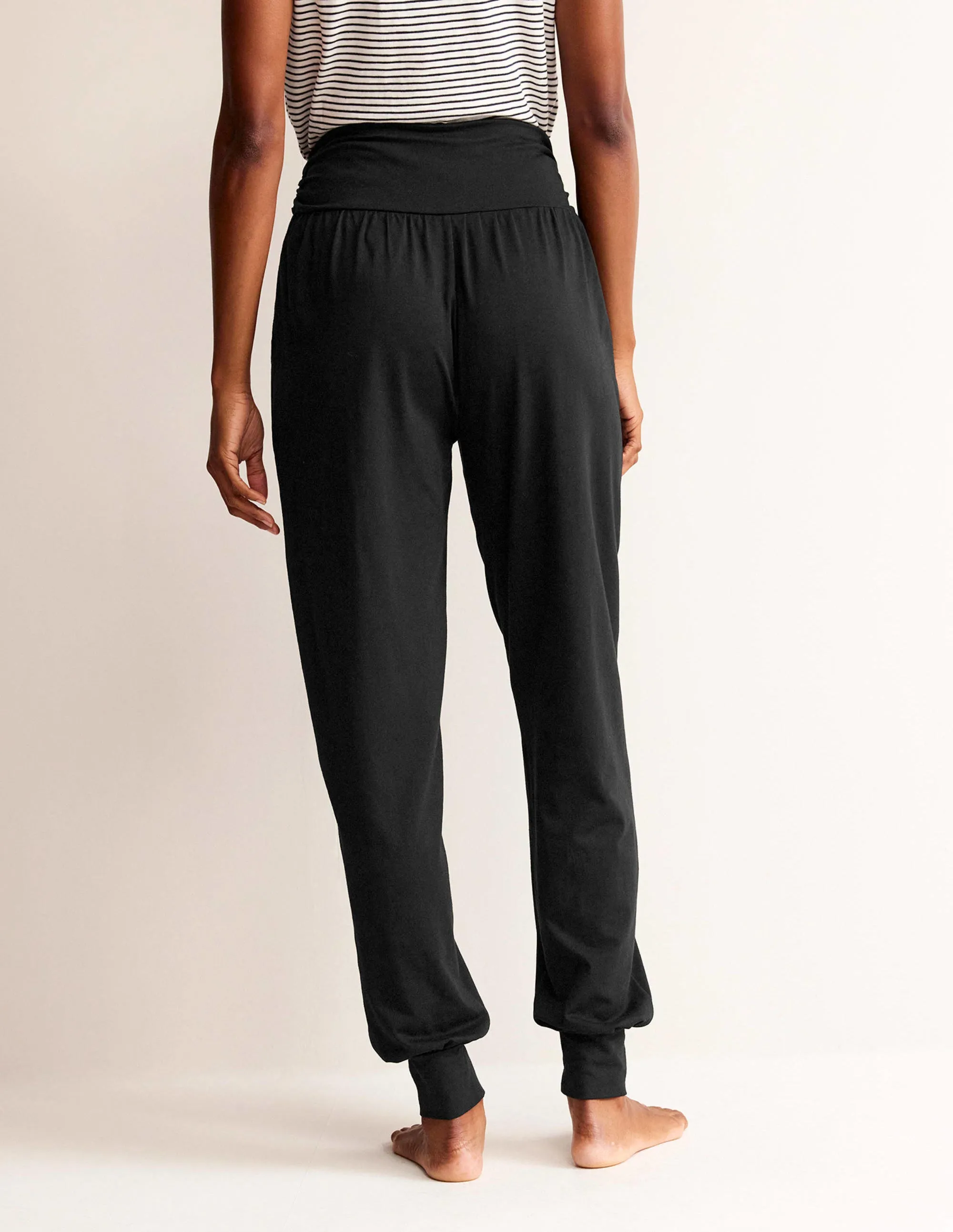 Modern Design Hareem Jersey Joggers-Black