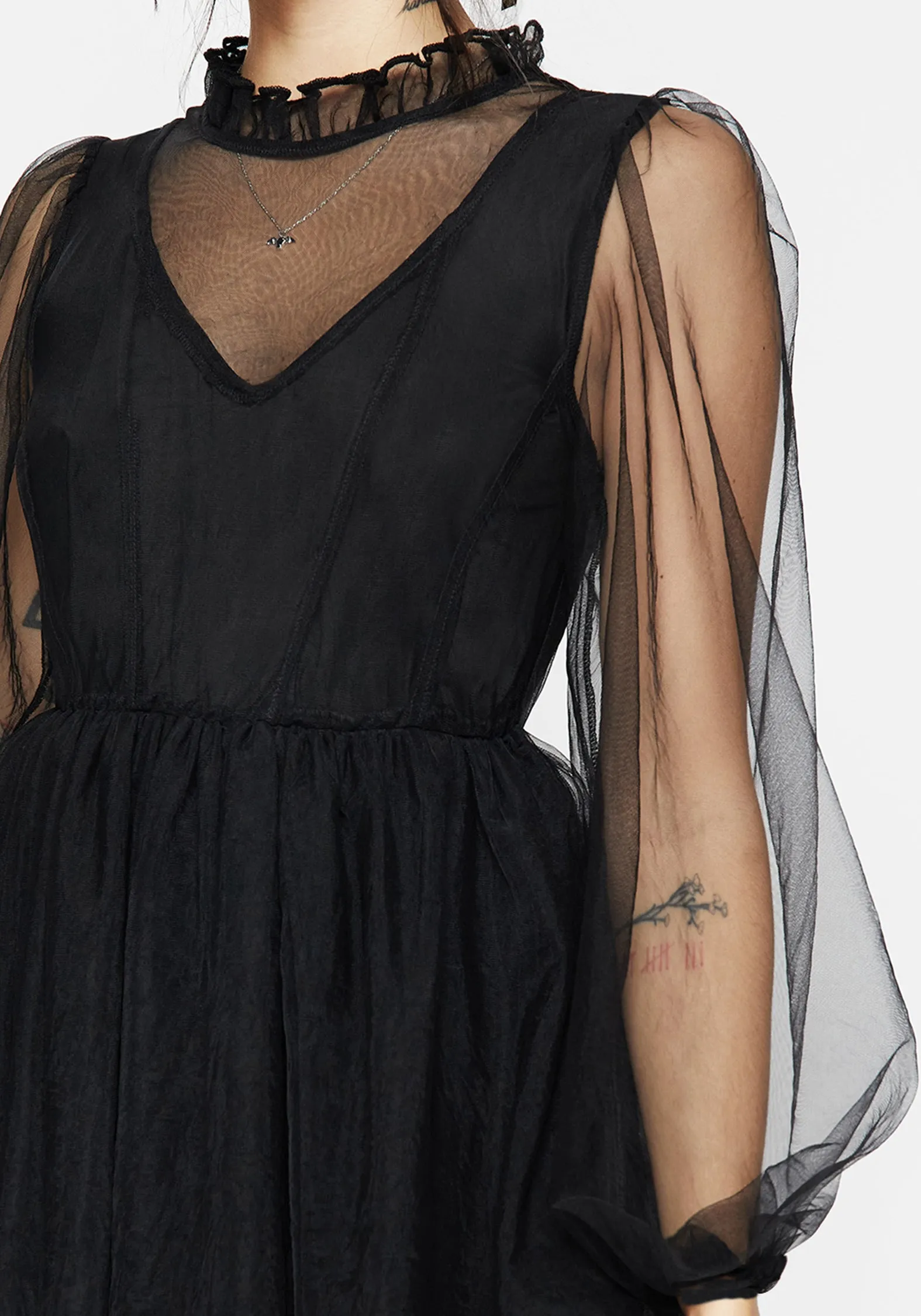 Relaxed and stylish Casual Mode Headhunter Frill Neck Mini Dress