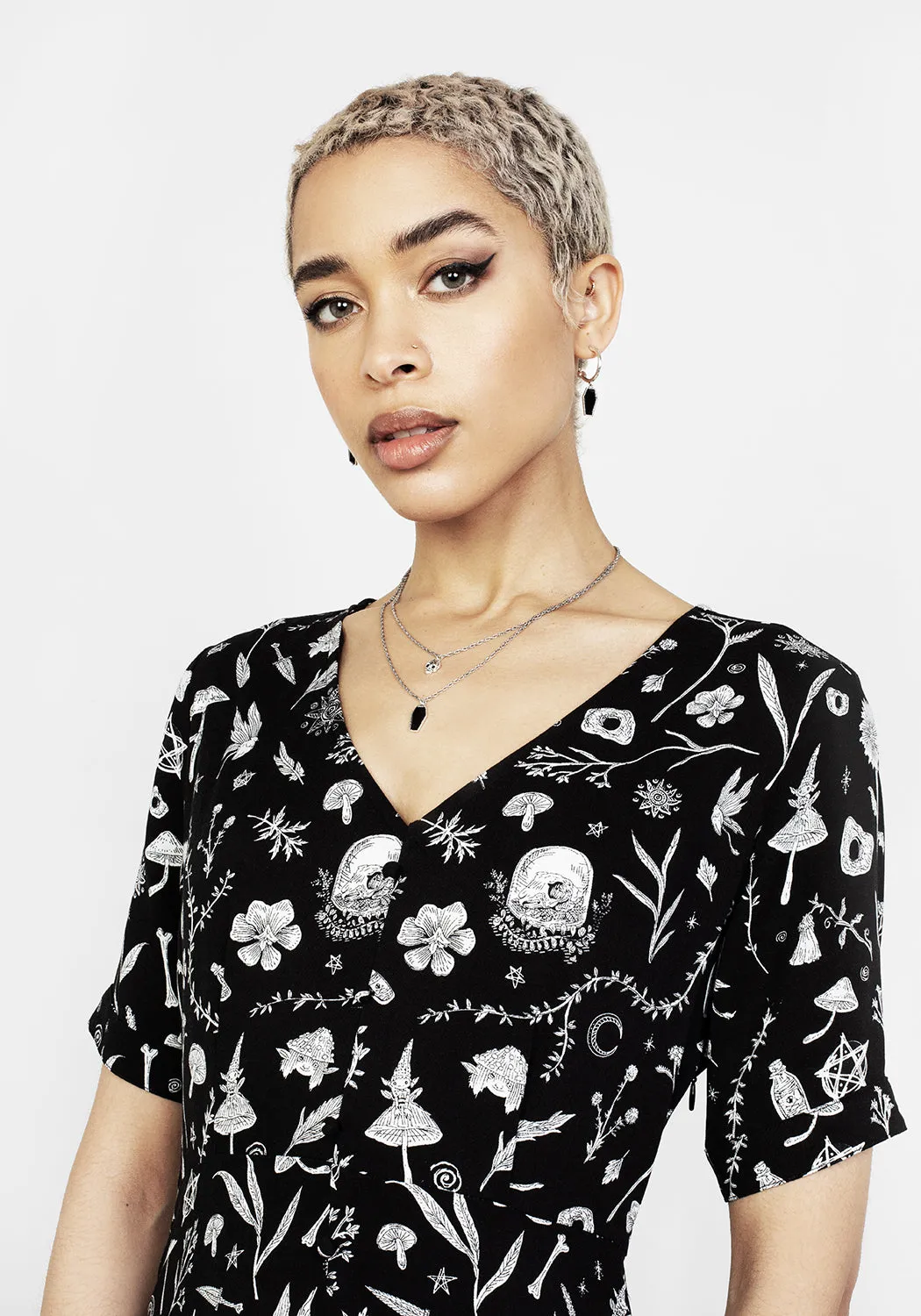 Travel-Style Day Romance HEDGEWITCH V-NECK MIDI DRESS