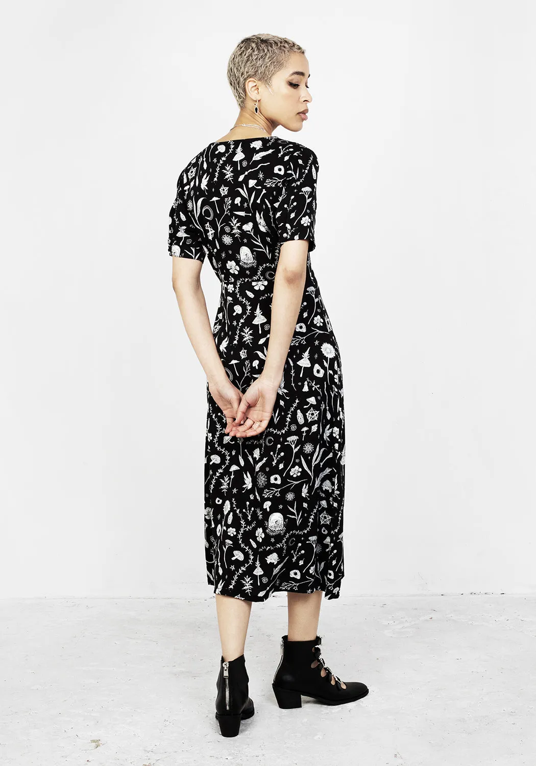 Semi Casual HEDGEWITCH V-NECK MIDI DRESS