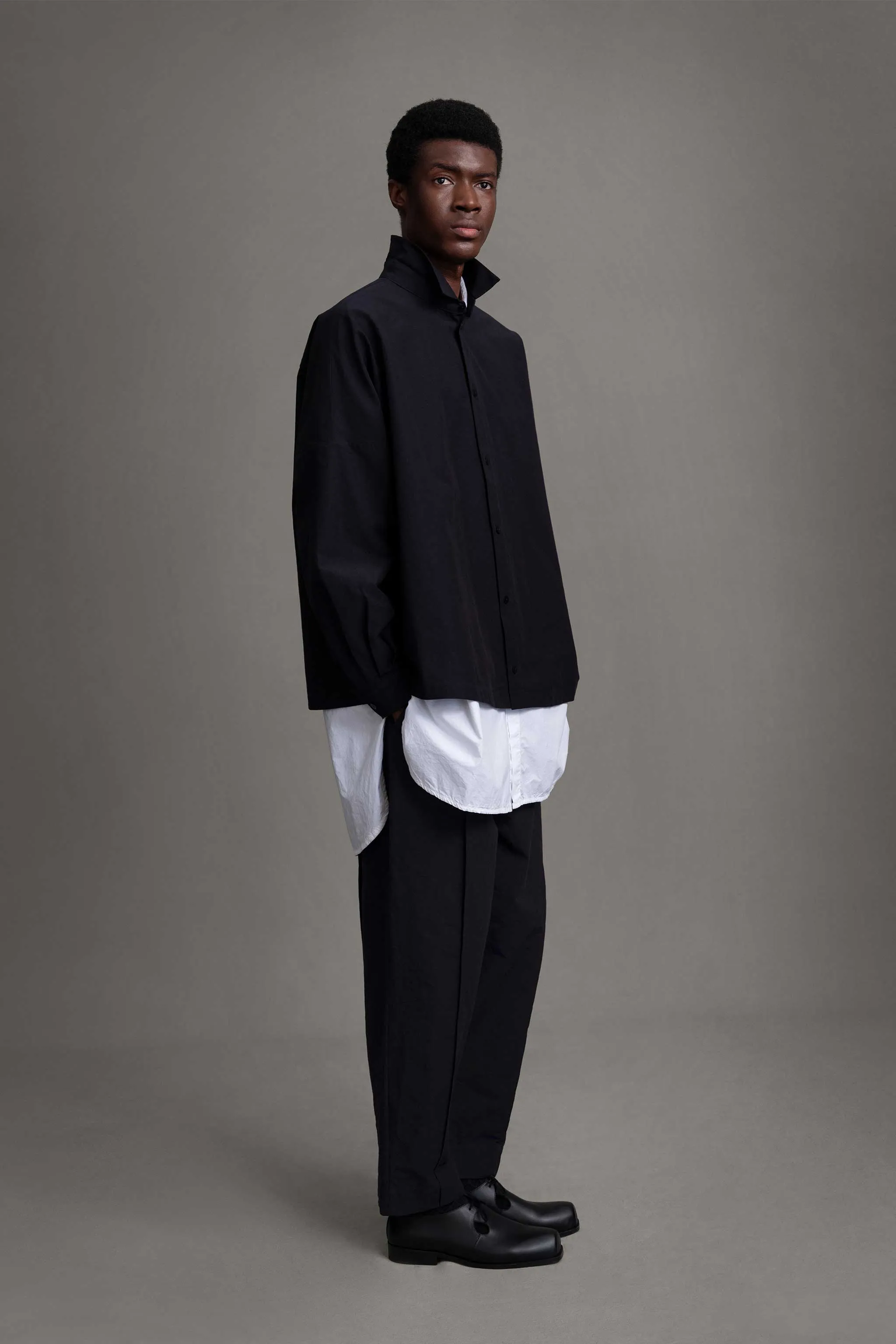 THE FARRIER SHIRT / STRUCTURED COTTON INK Anti Pilling Finish Adjustable Cuff Closure