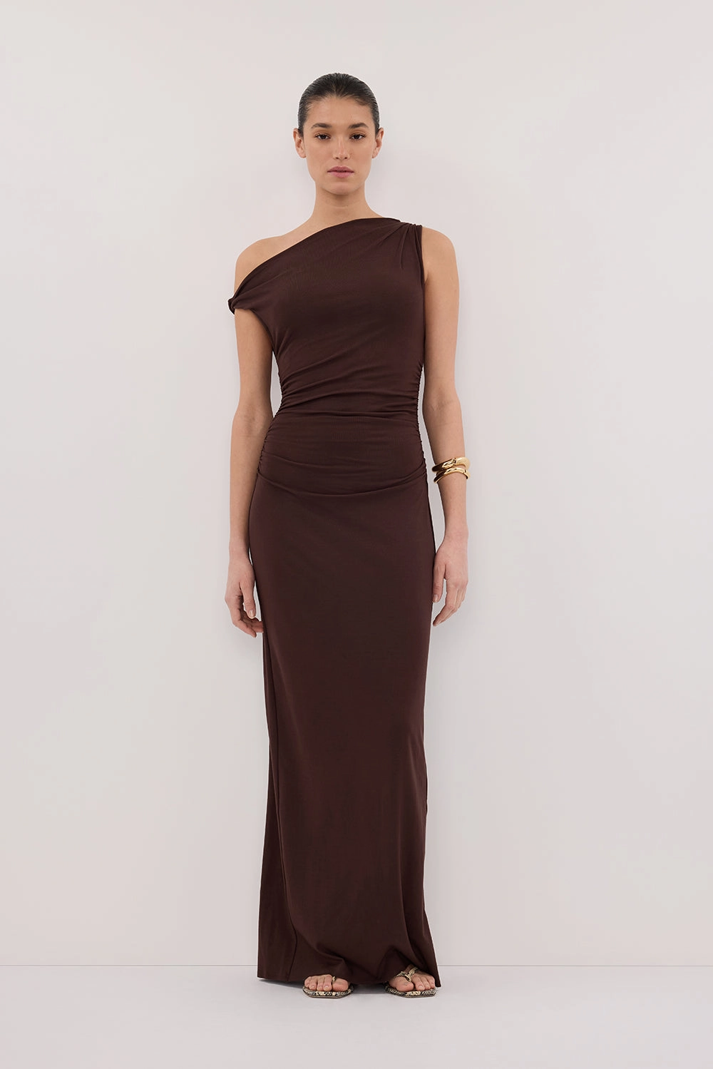 INEZ CHOC ASYM KNIT MIDI DRESS Relaxed and stylish Subtle Lines